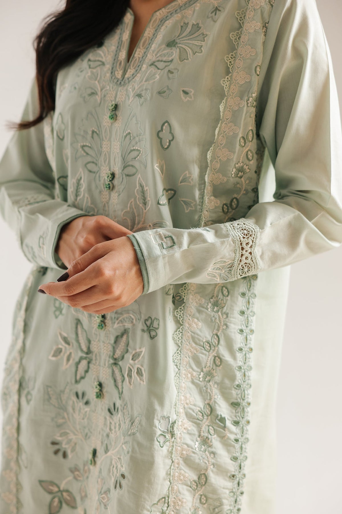 EMBROIDERED SUIT (E4367/103/720)