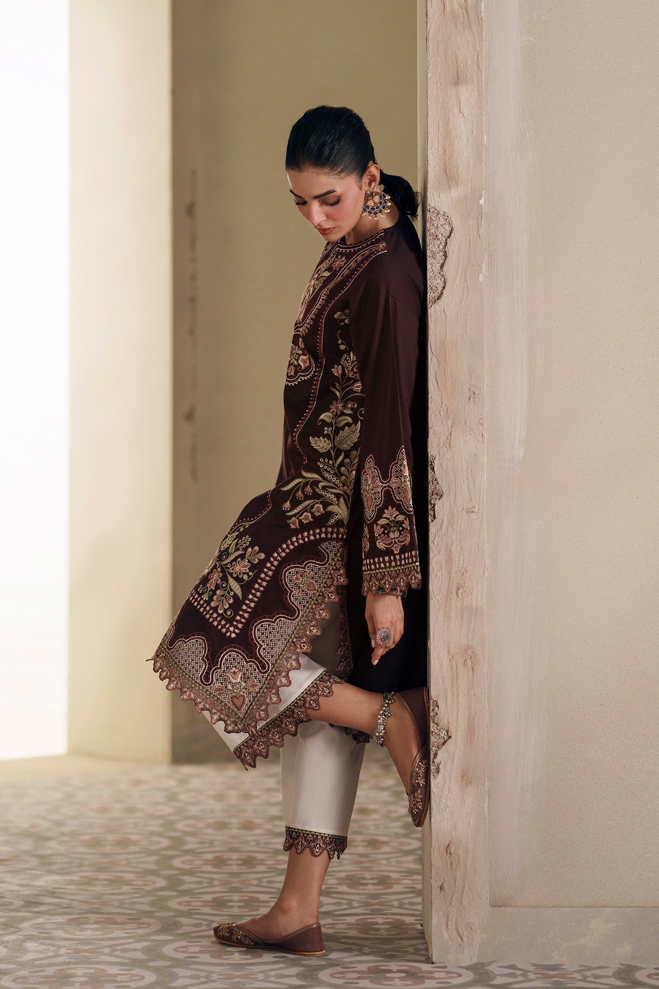 EMBROIDERED SUIT (E4374/103/802)