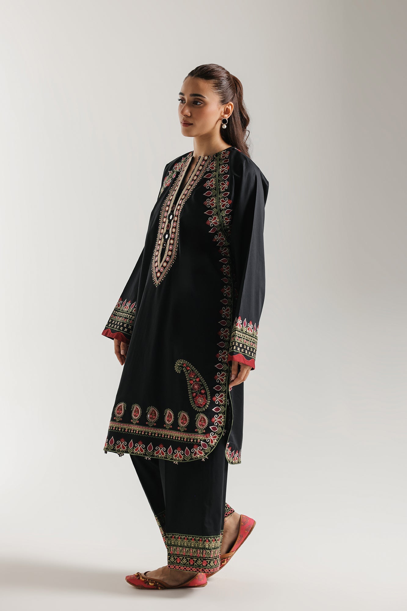 EMBROIDERED SUIT (E4378/103/902)