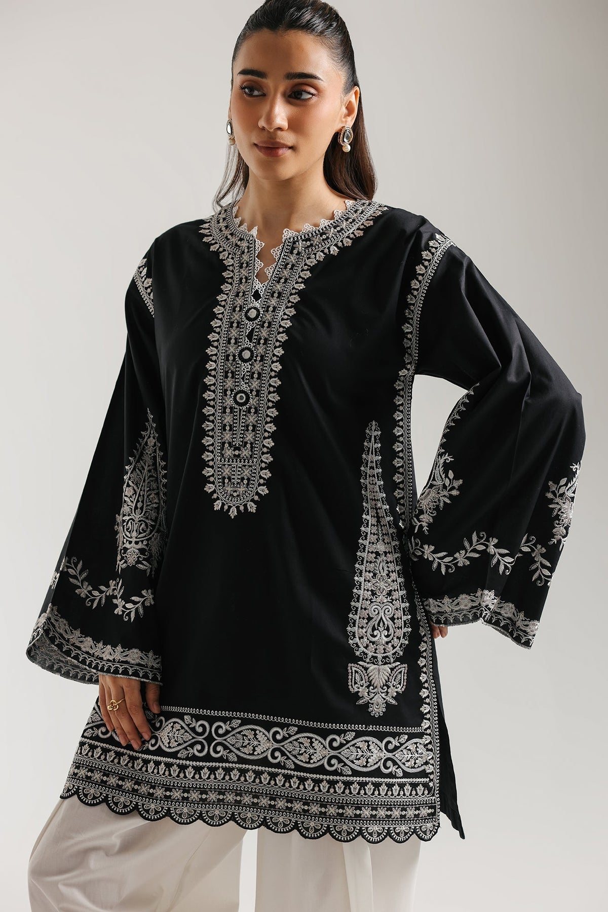 EMBROIDERED SUIT (E4380/103/902)