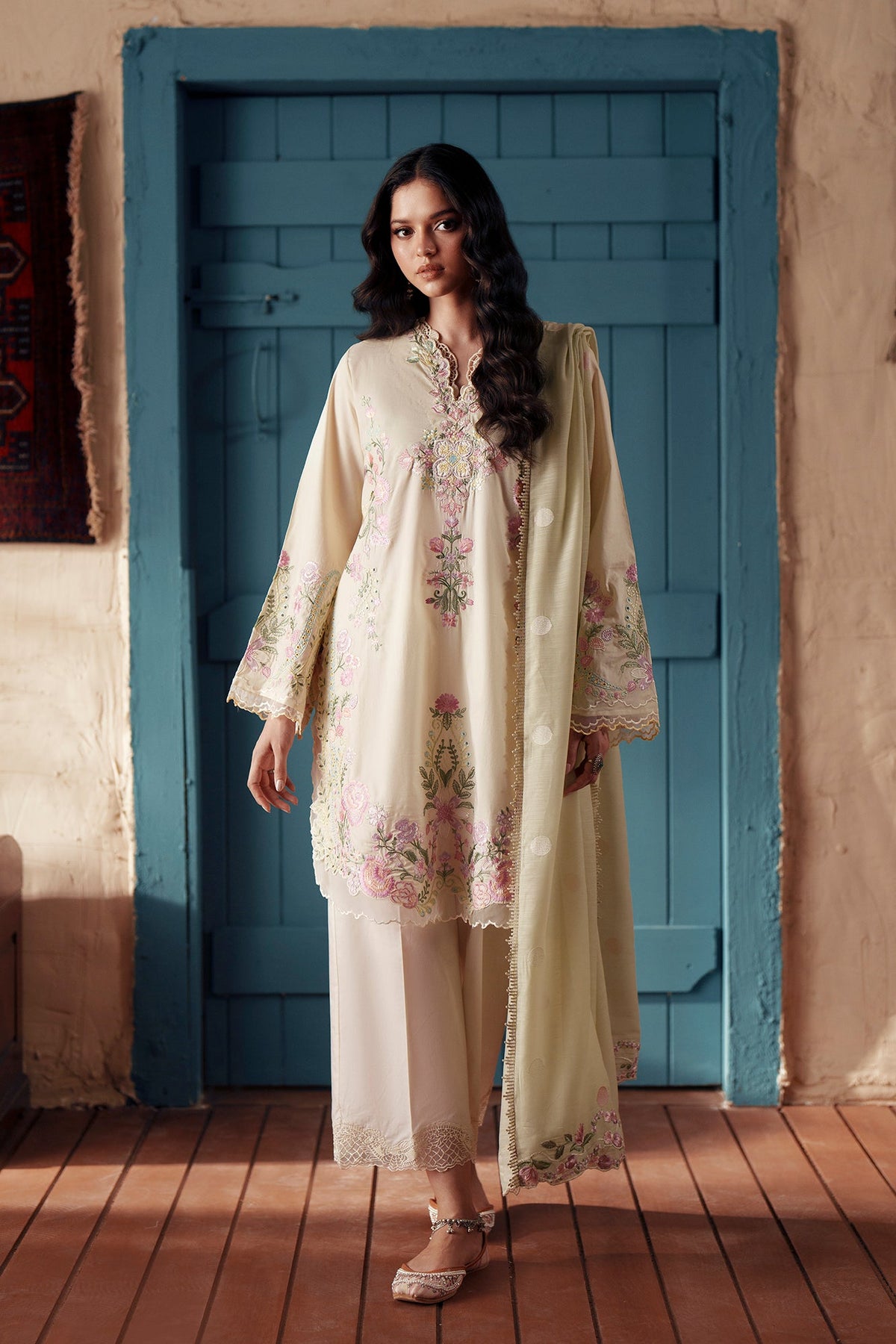 EMBROIDERED SUIT (E4385/103/227)