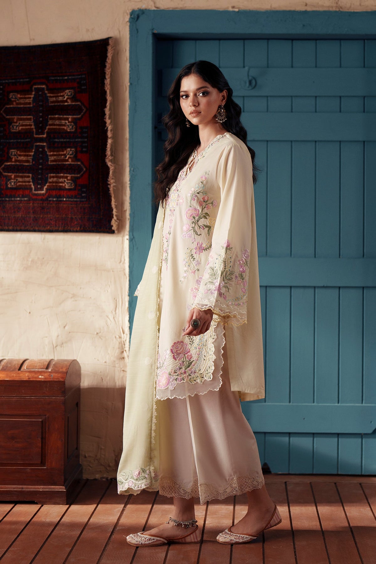 EMBROIDERED SUIT (E4385/103/227)