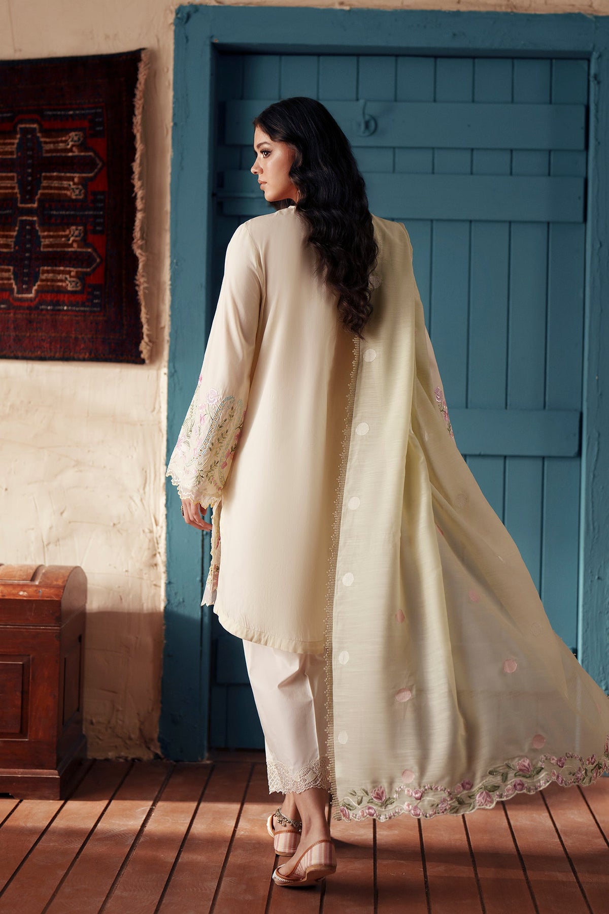 EMBROIDERED SUIT (E4385/103/227)
