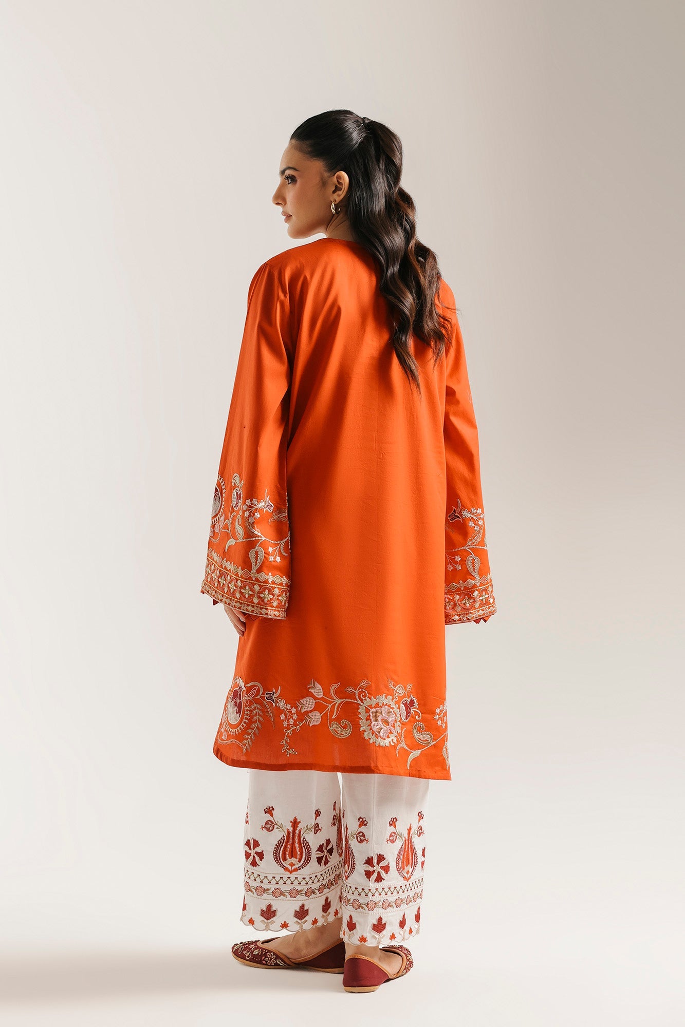 EMBROIDERED SUIT (E4387/103/202)