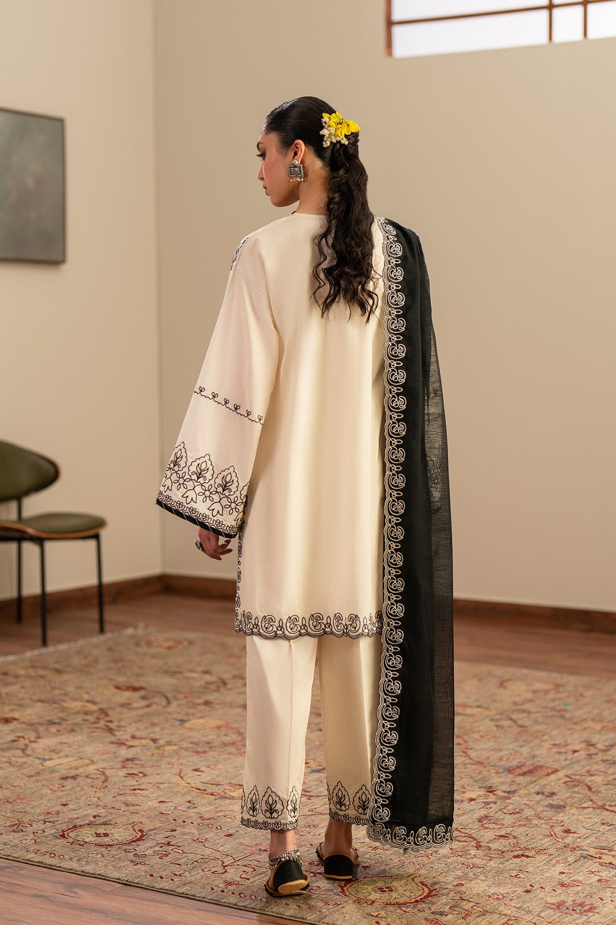 EMBROIDERED SUIT (E4389/103/002)