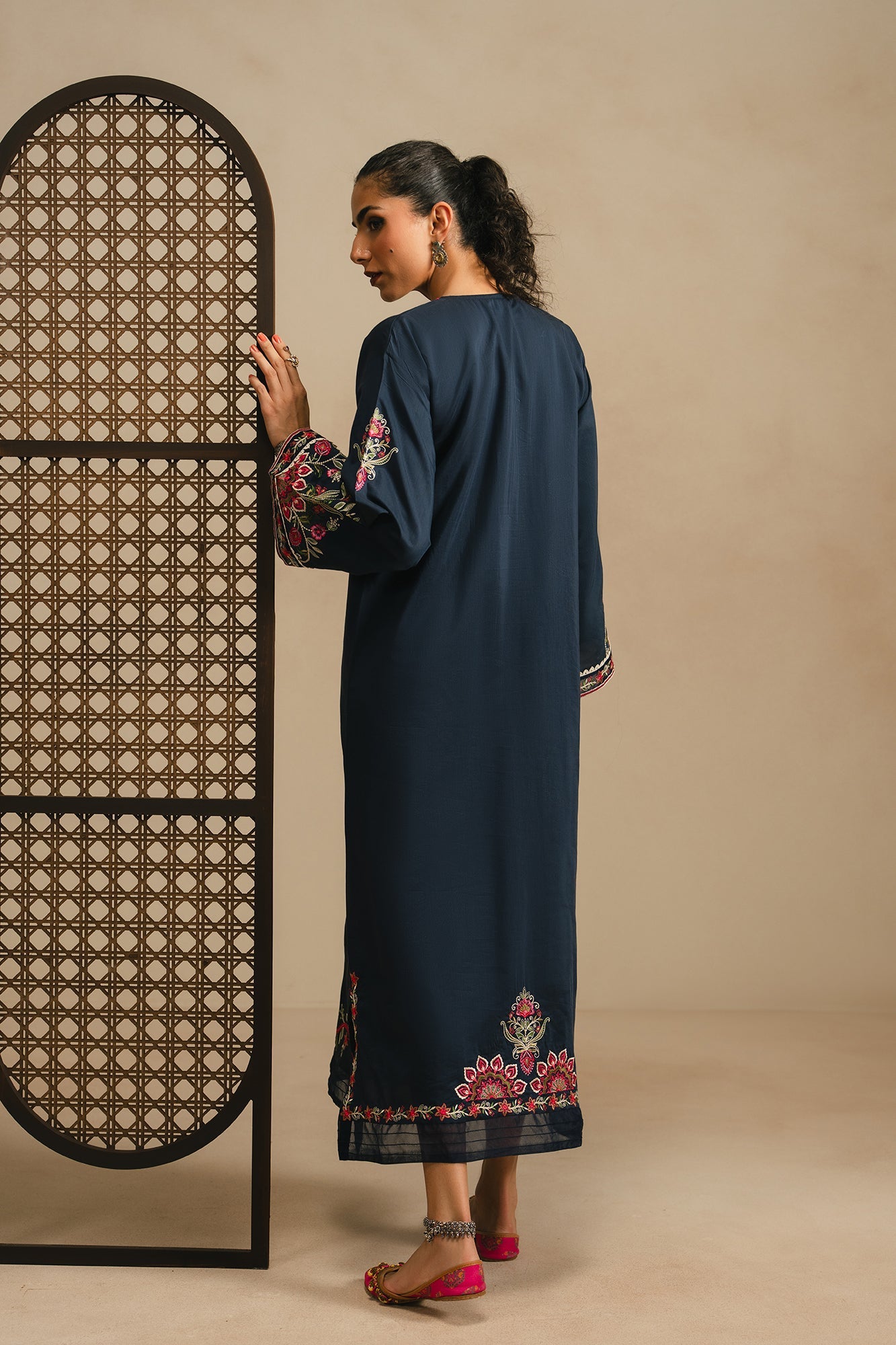 EMBROIDERED KAFTAN (E4390/103/619)