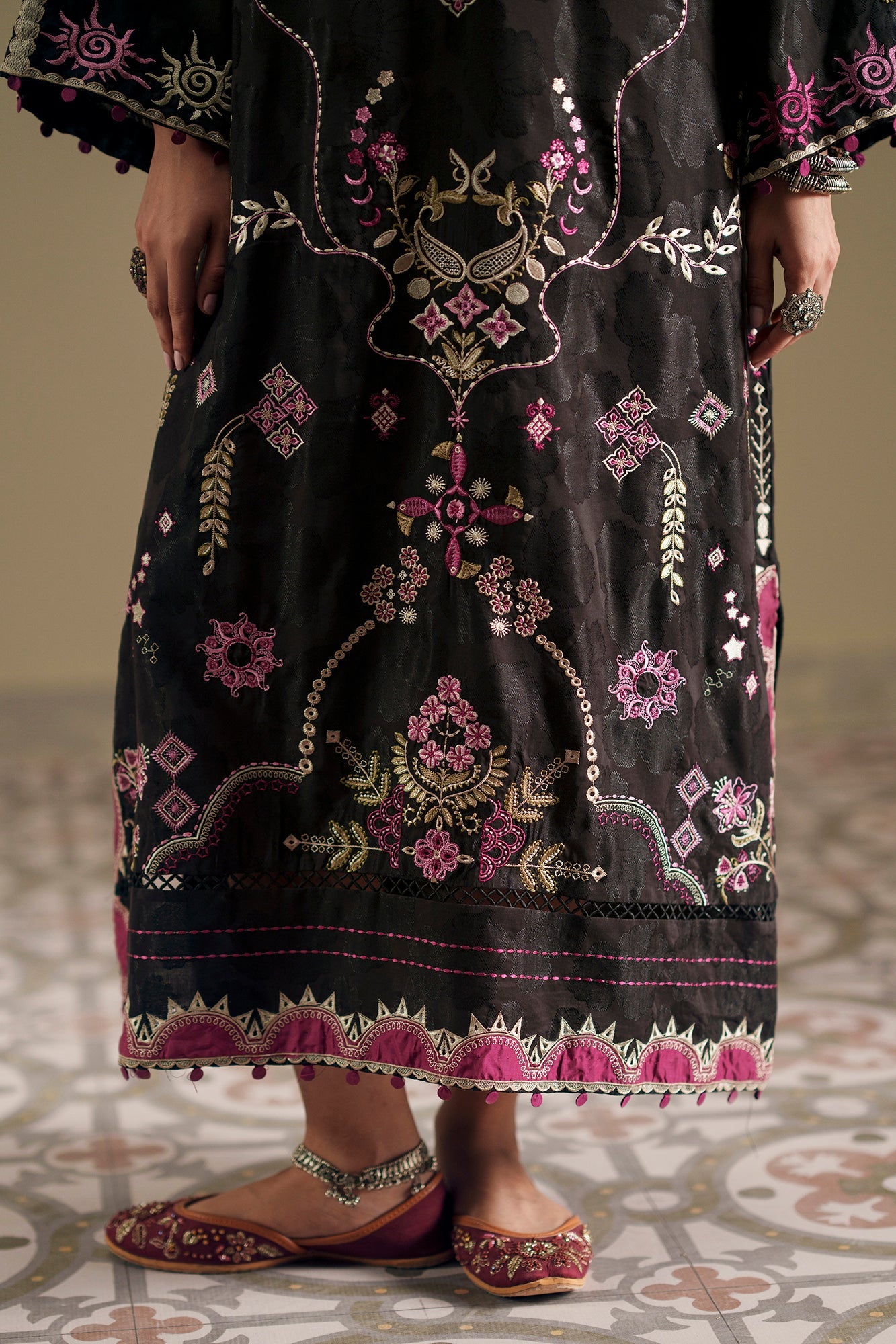 Embroidered Kaftan (E4395/103/902)