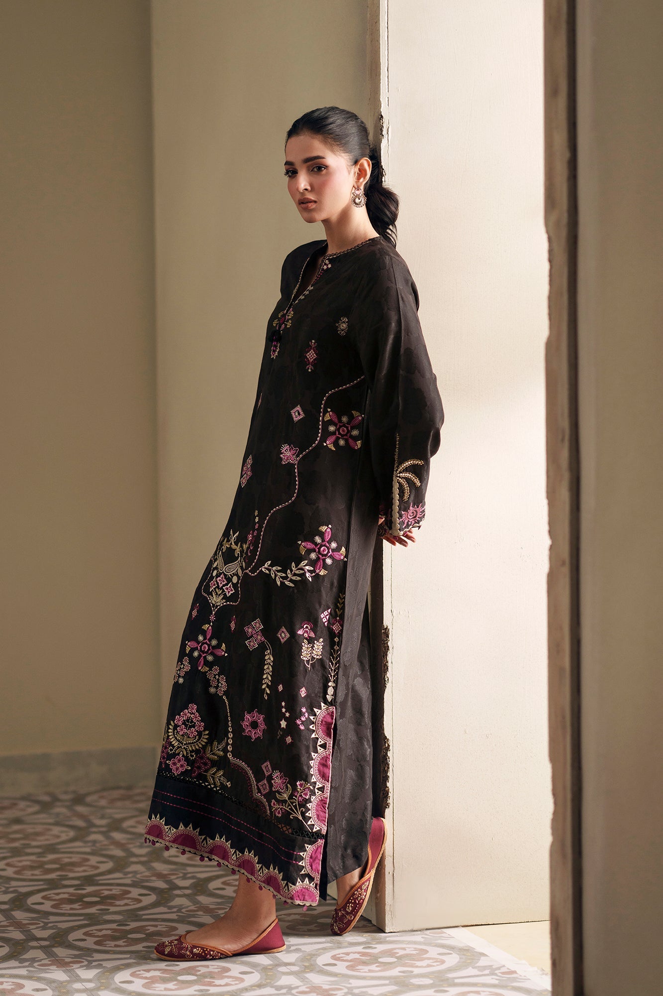 Embroidered Kaftan (E4395/103/902)