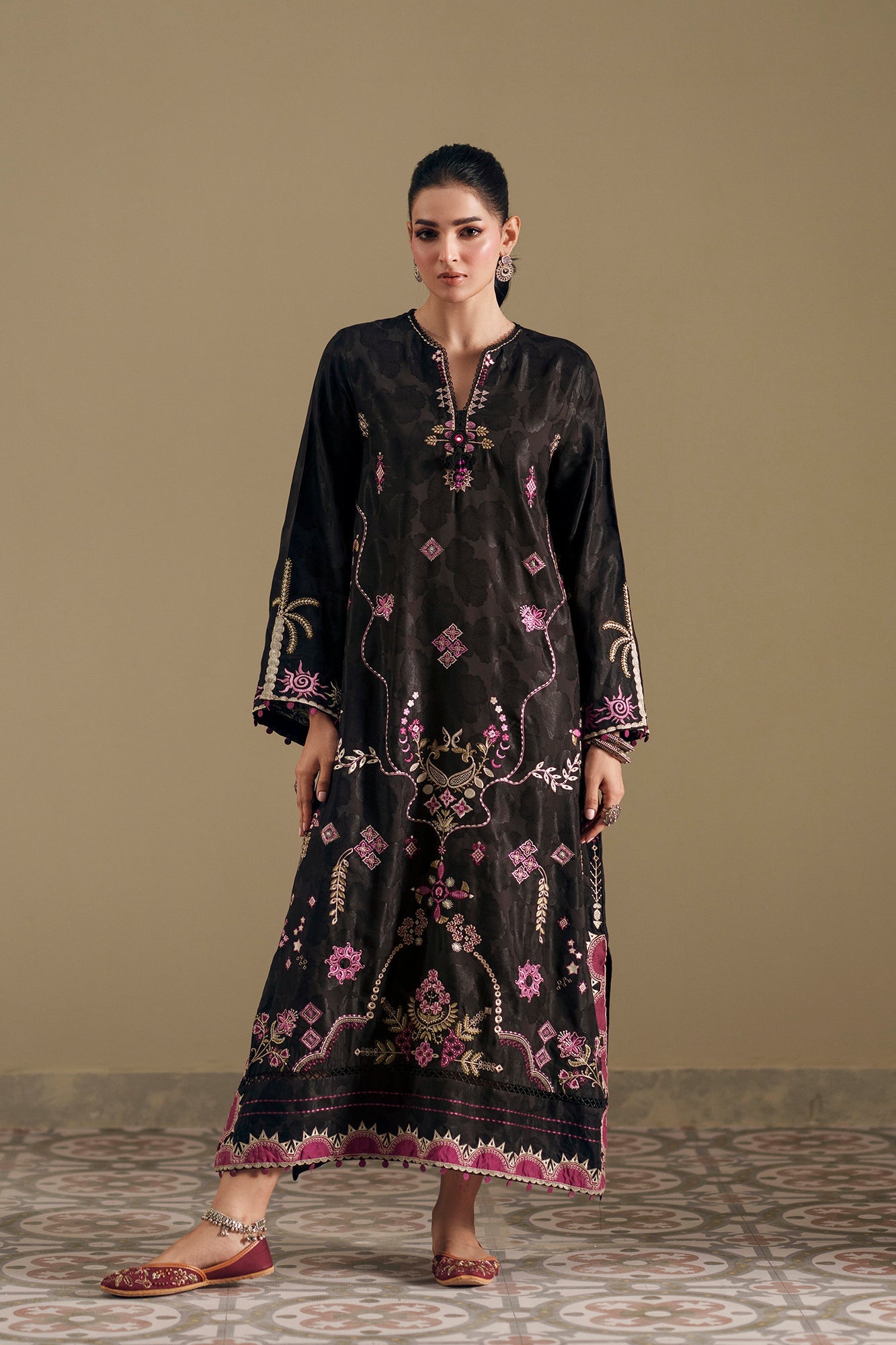 Embroidered Kaftan (E4395/103/902)