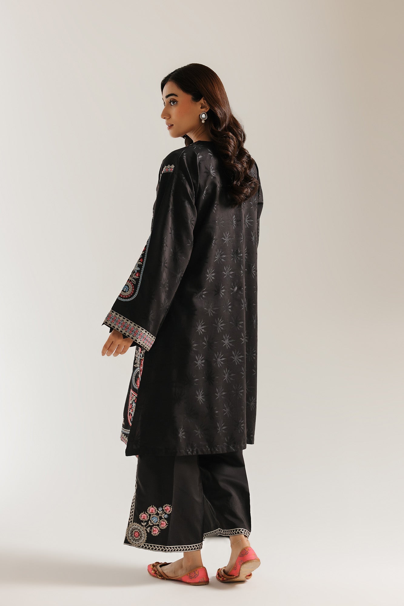 EMBROIDERED SUIT (E4399/103/901)