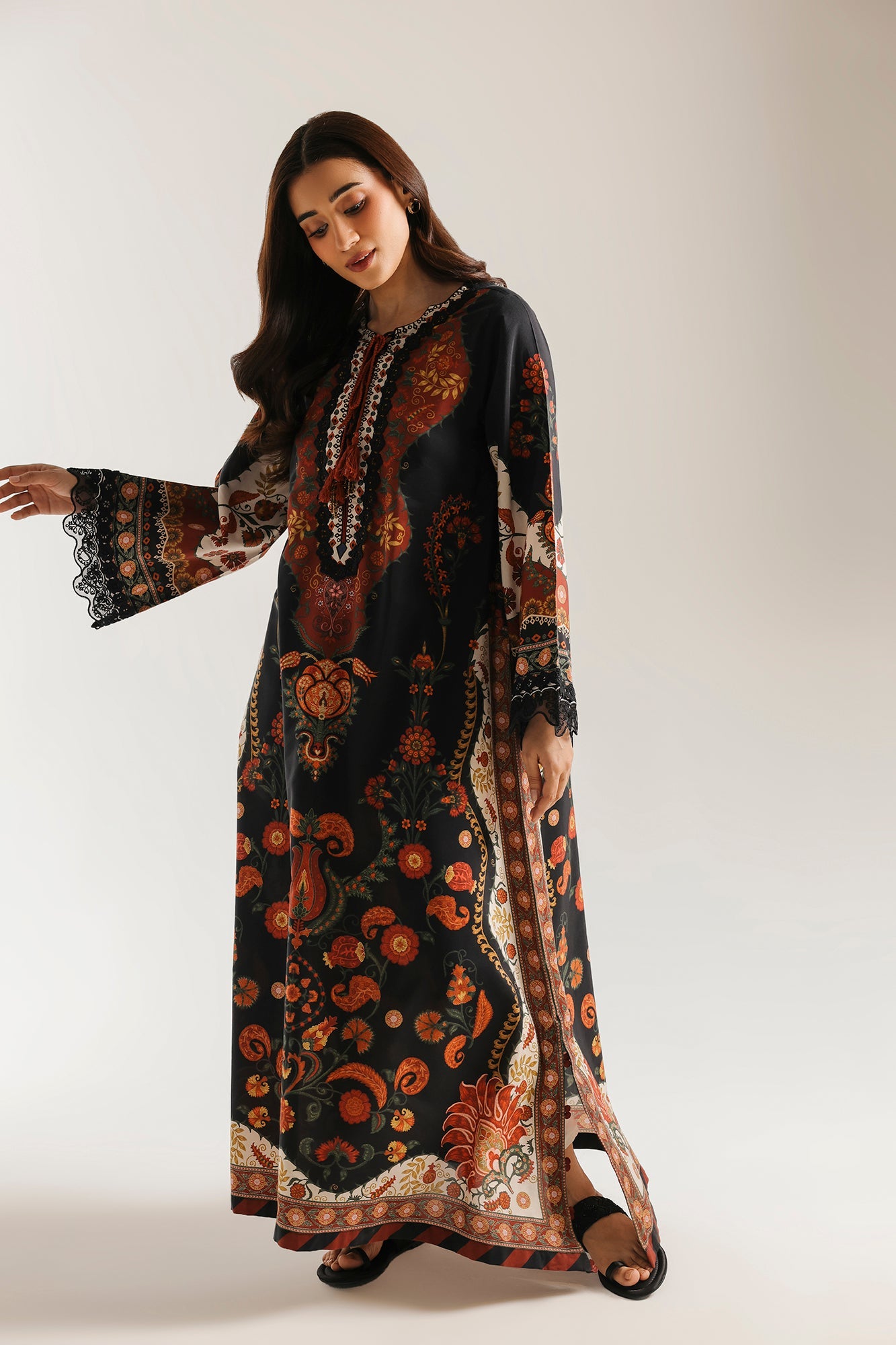 Embroidered Kaftan (E4401/103/902)