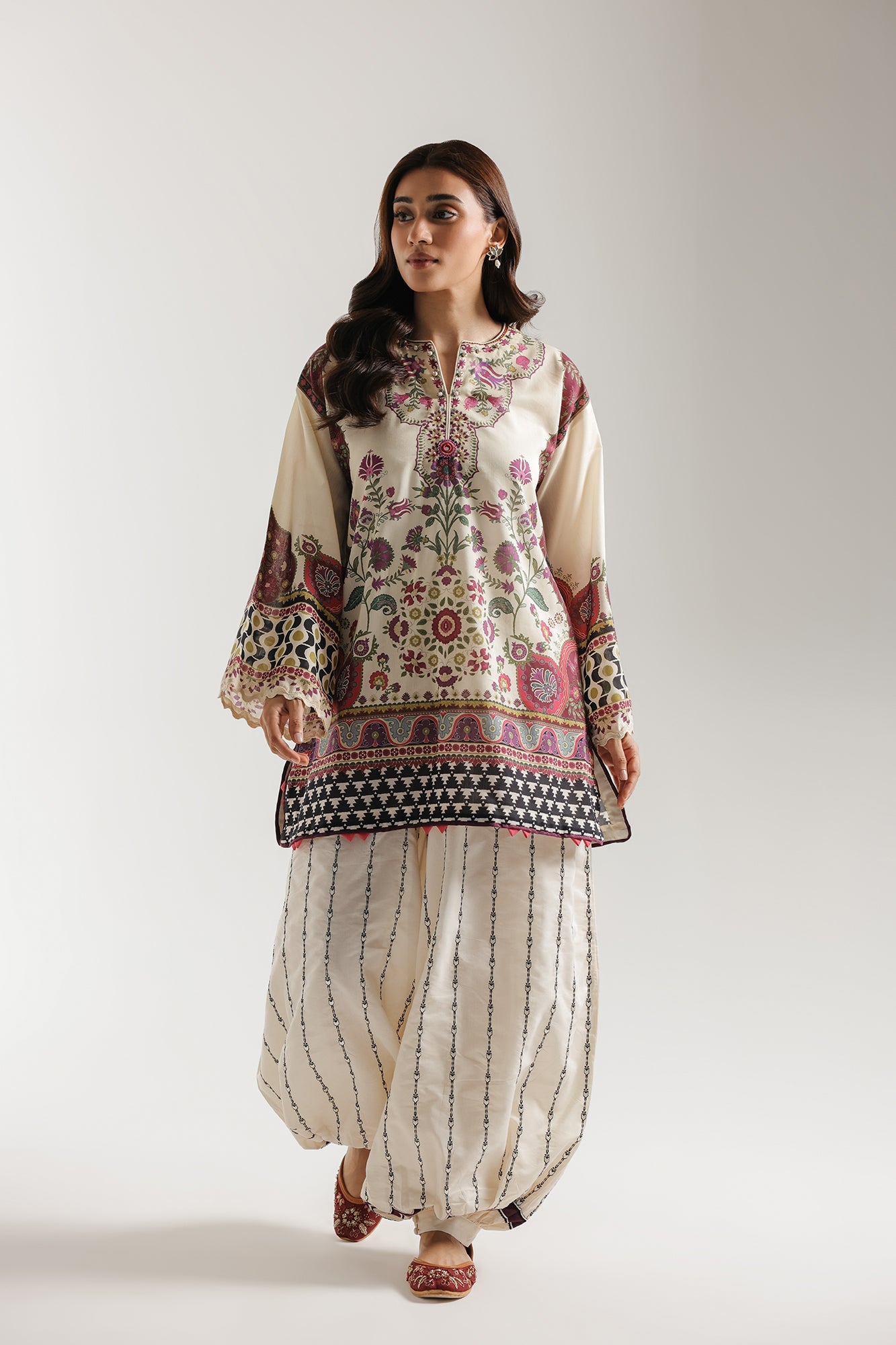 EMBROIDERED SUIT (E4402/103/005)
