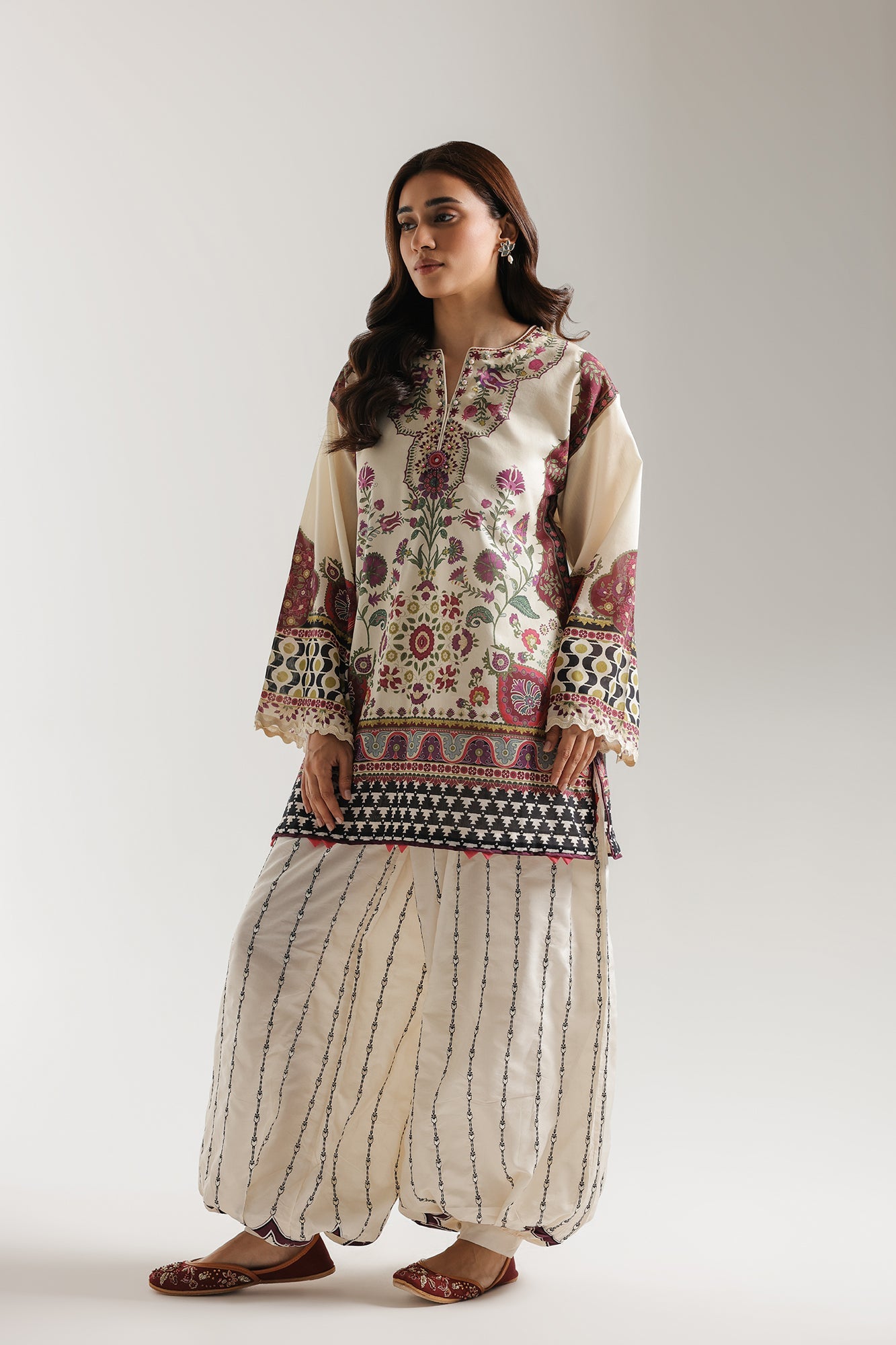 EMBROIDERED SUIT (E4402/103/005)