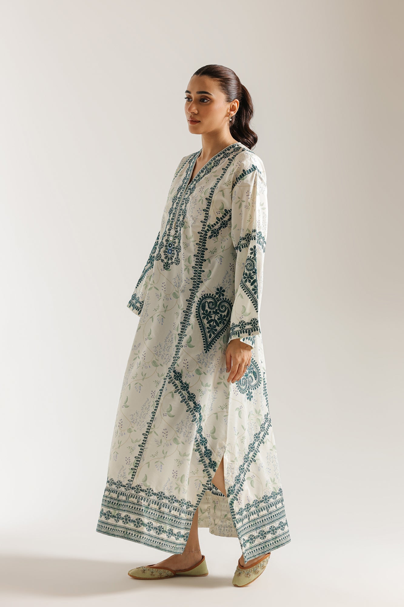 EMBROIDERED KAFTAN (E4405/103/005)