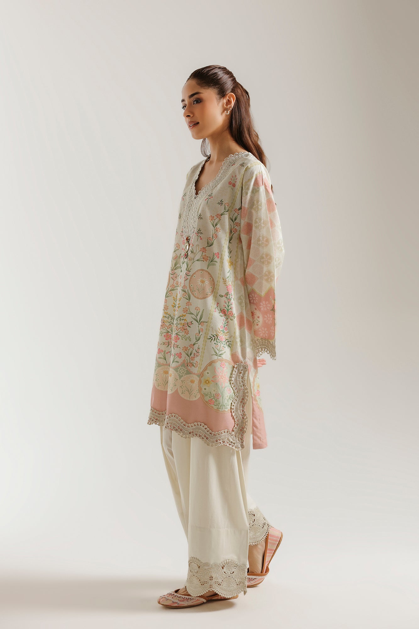 EMBROIDERED SUIT (E4416/103/327)