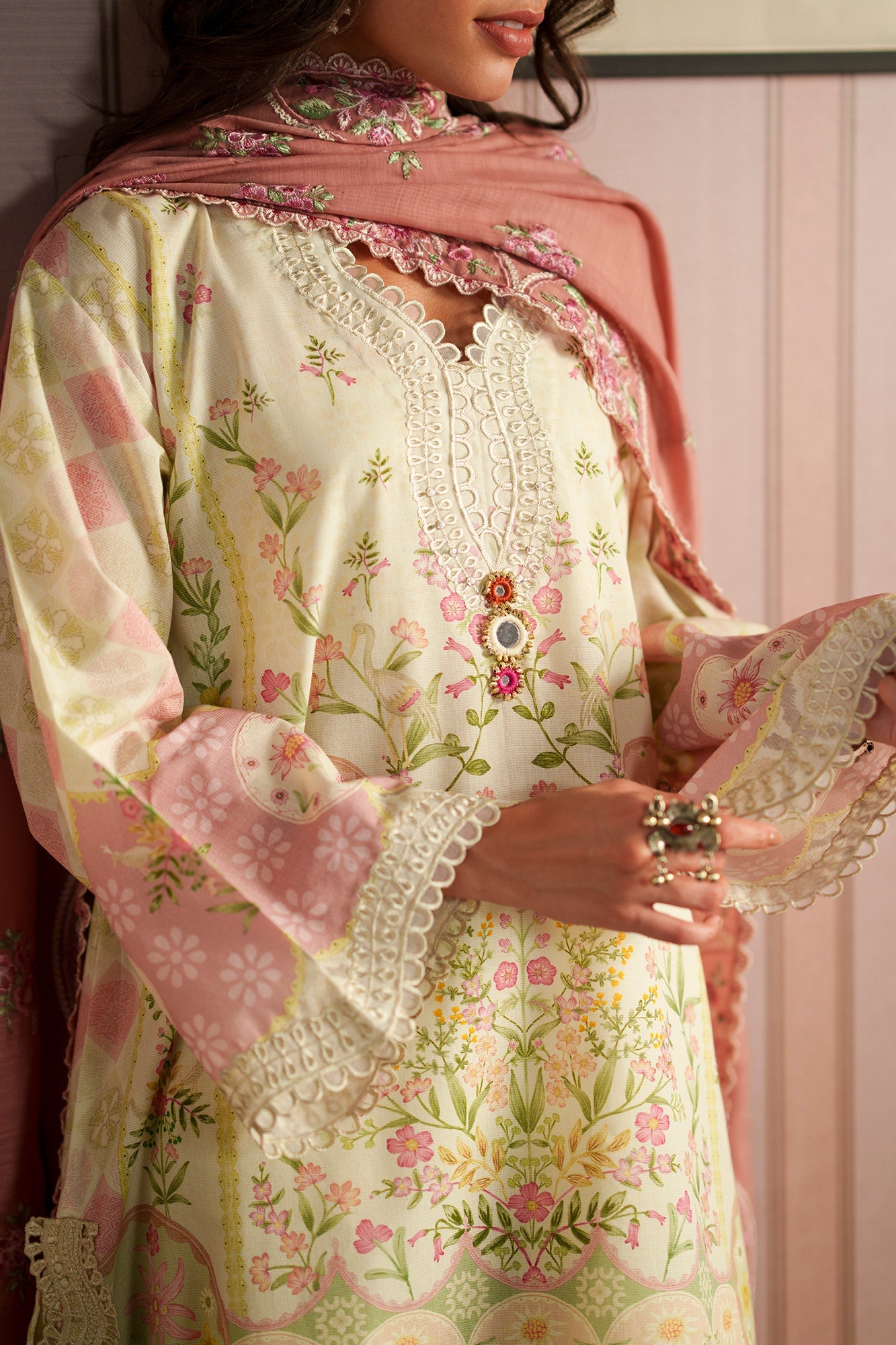 EMBROIDERED SUIT (E4416/103/327)