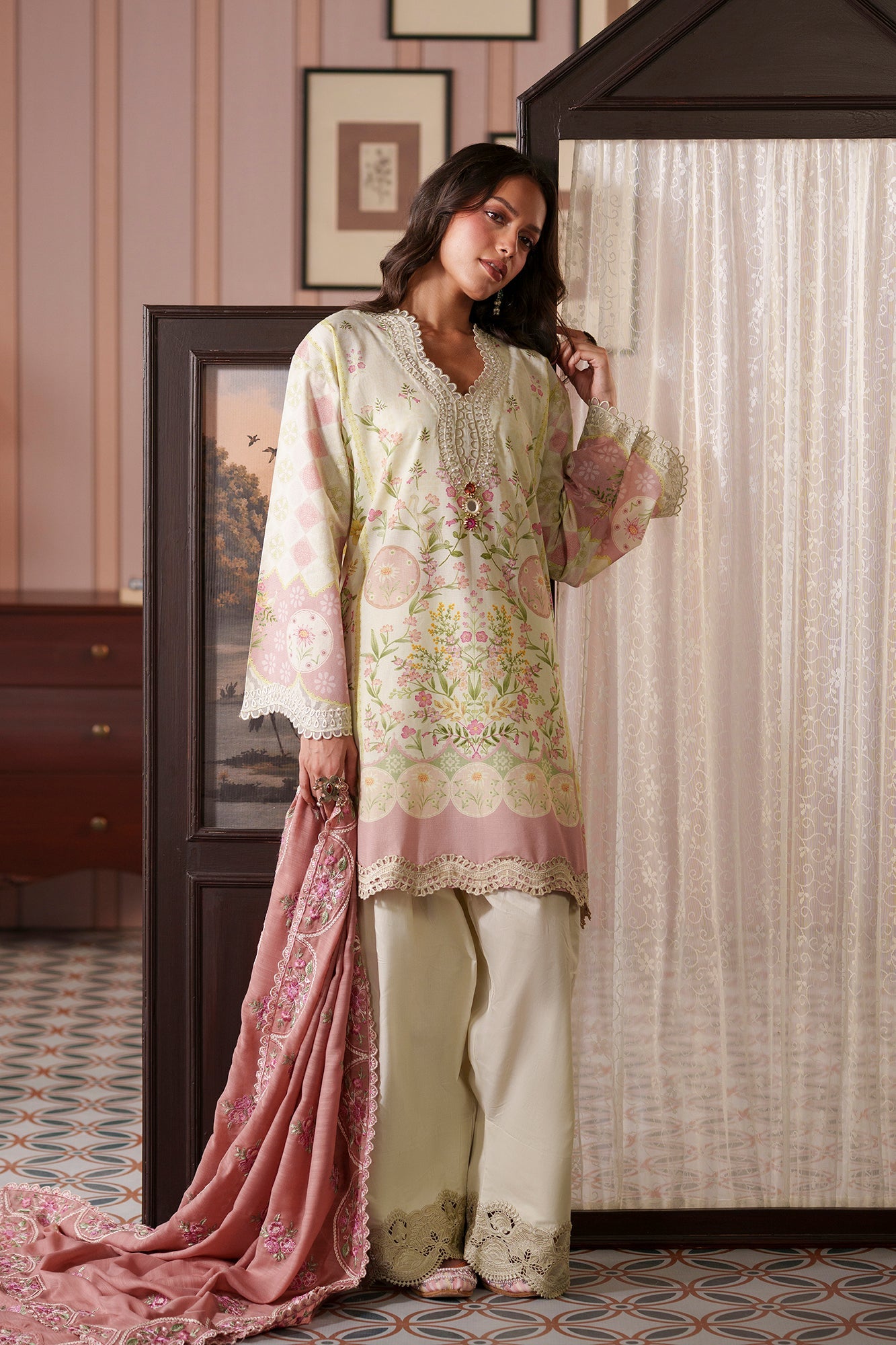 EMBROIDERED SUIT (E4416/103/327)