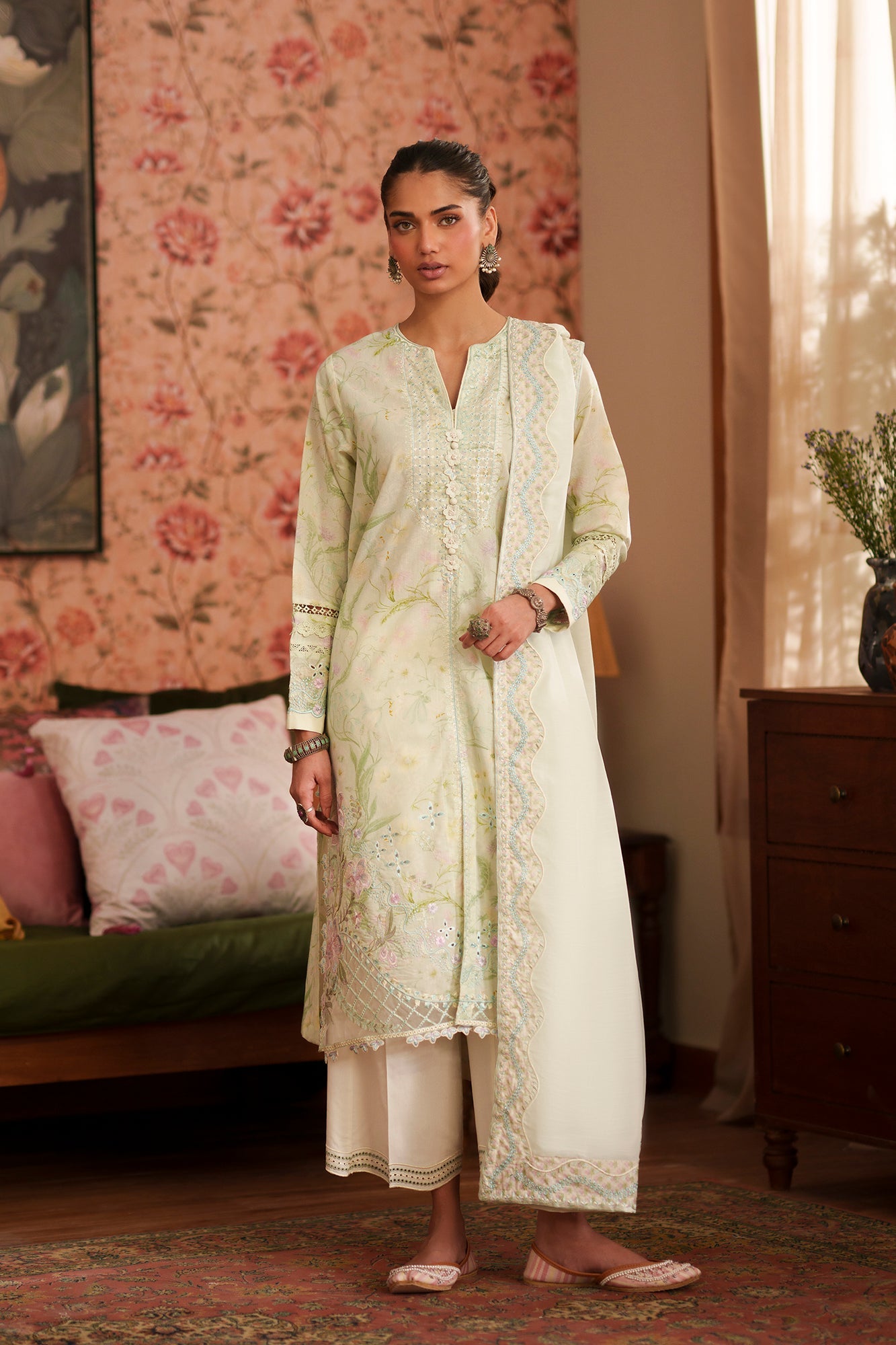 EMBROIDERED SUIT (E4418/103/722)