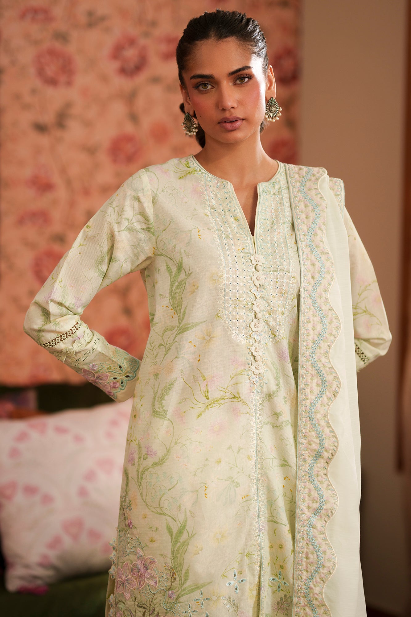 EMBROIDERED SUIT (E4418/103/722)