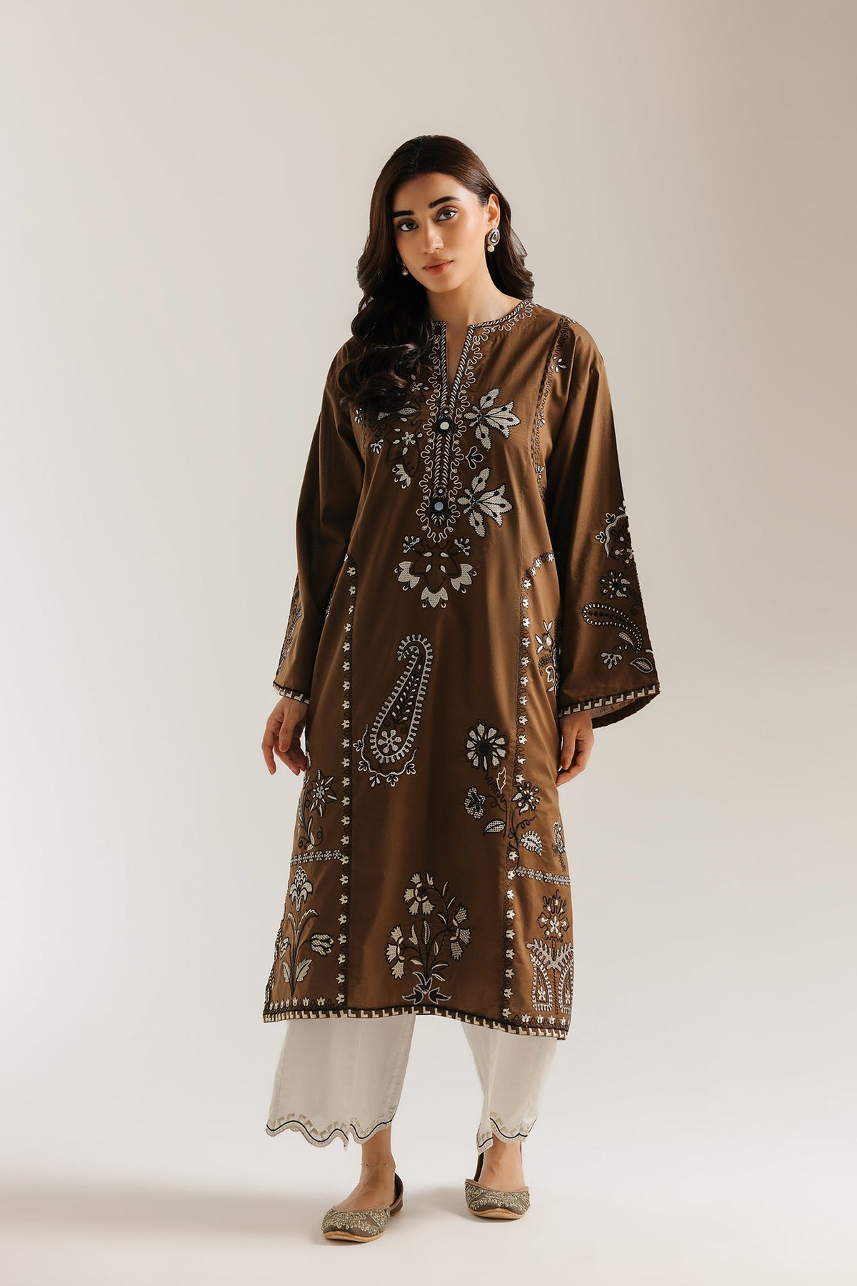 EMBROIDERED SUIT (E4425/103/120)