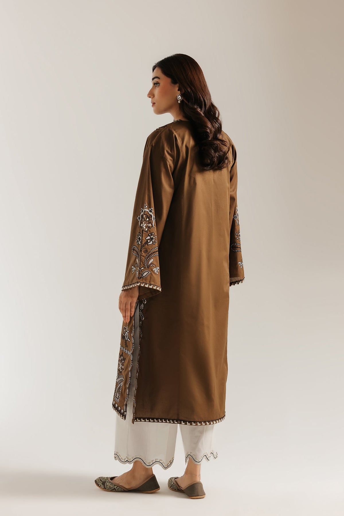 EMBROIDERED SUIT (E4425/103/120)