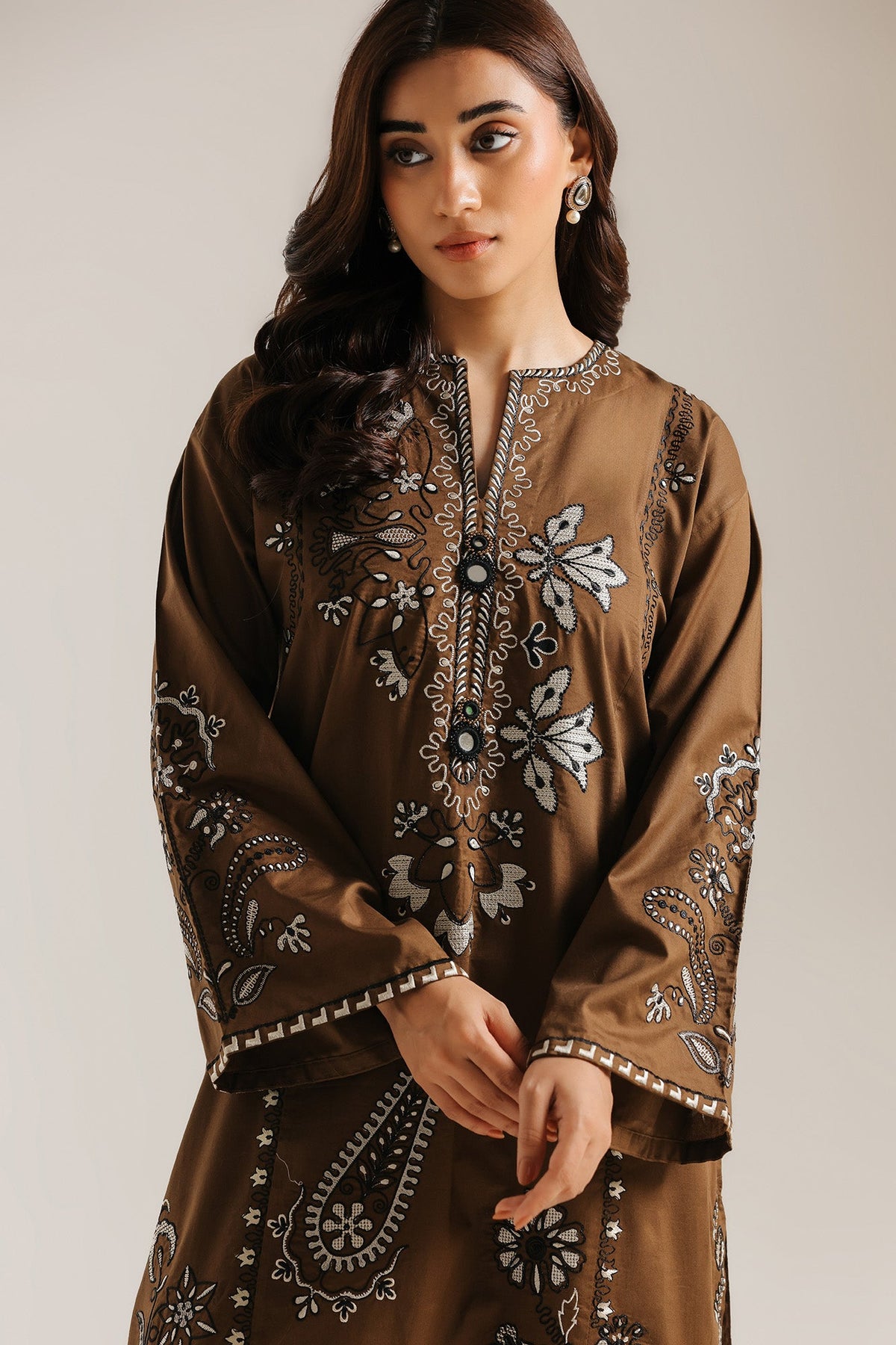 EMBROIDERED SUIT (E4425/103/120)