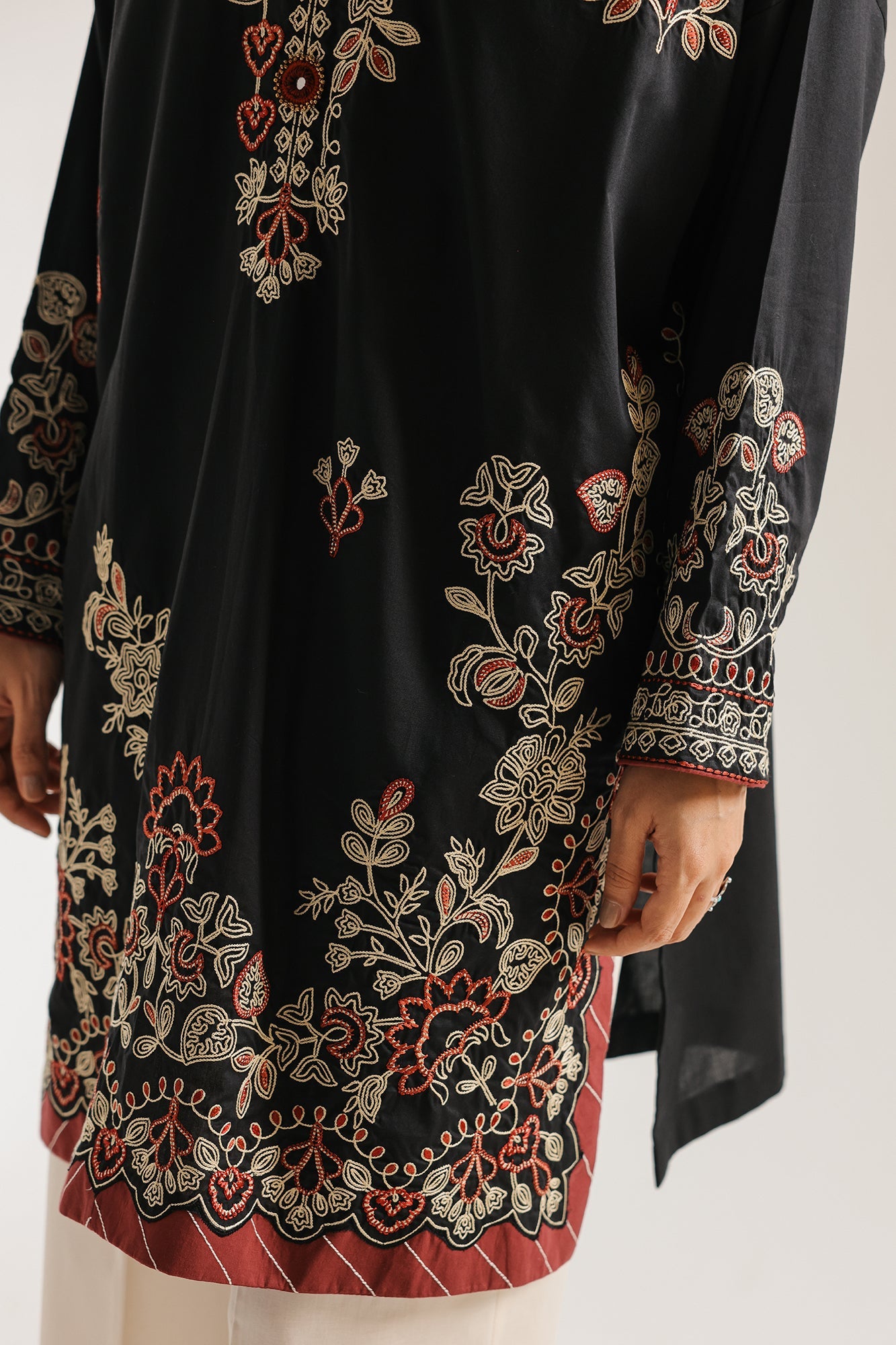 EMBROIDERED SUIT (E4427/103/902)