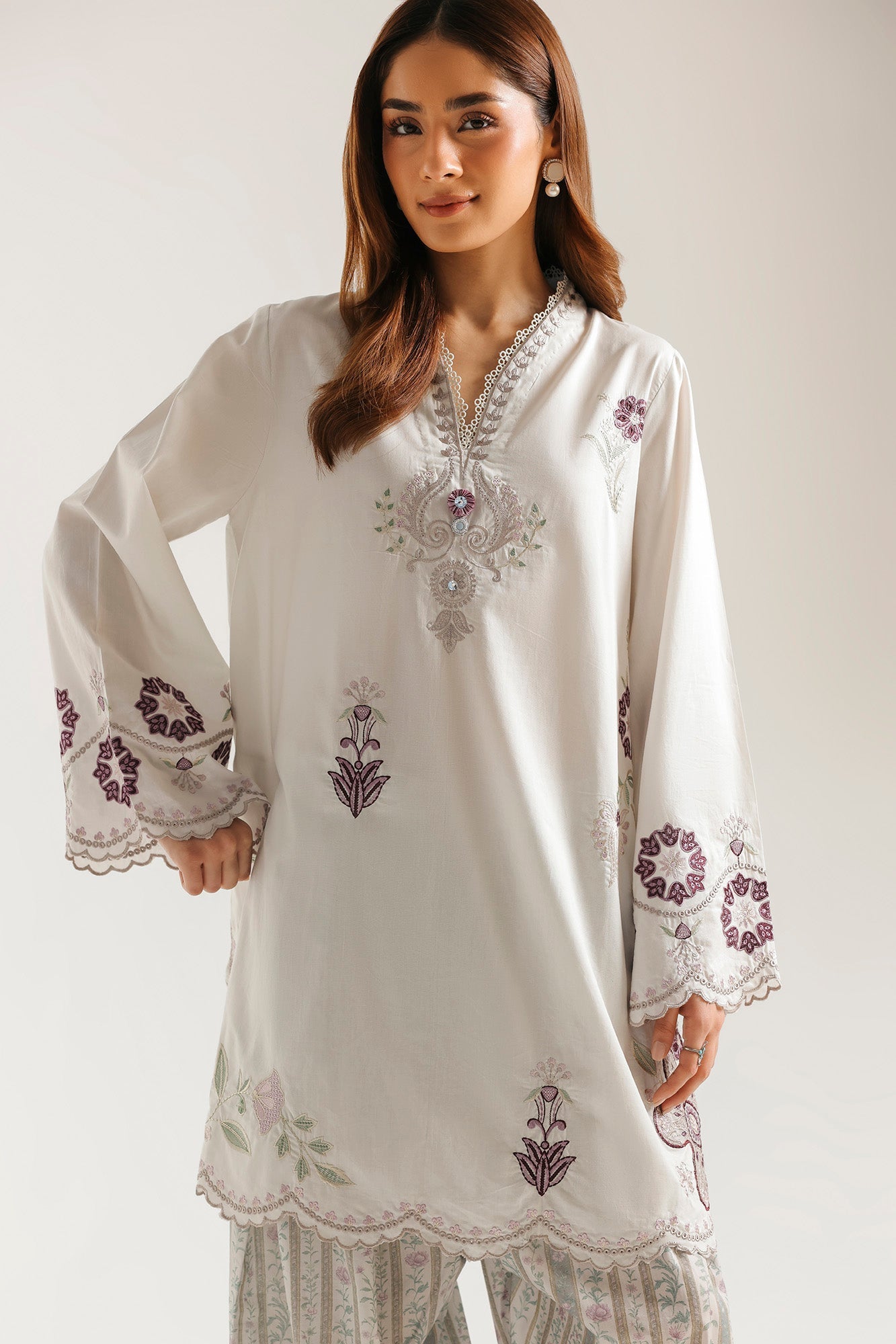 EMBROIDERED SUIT (E4429/103/914)