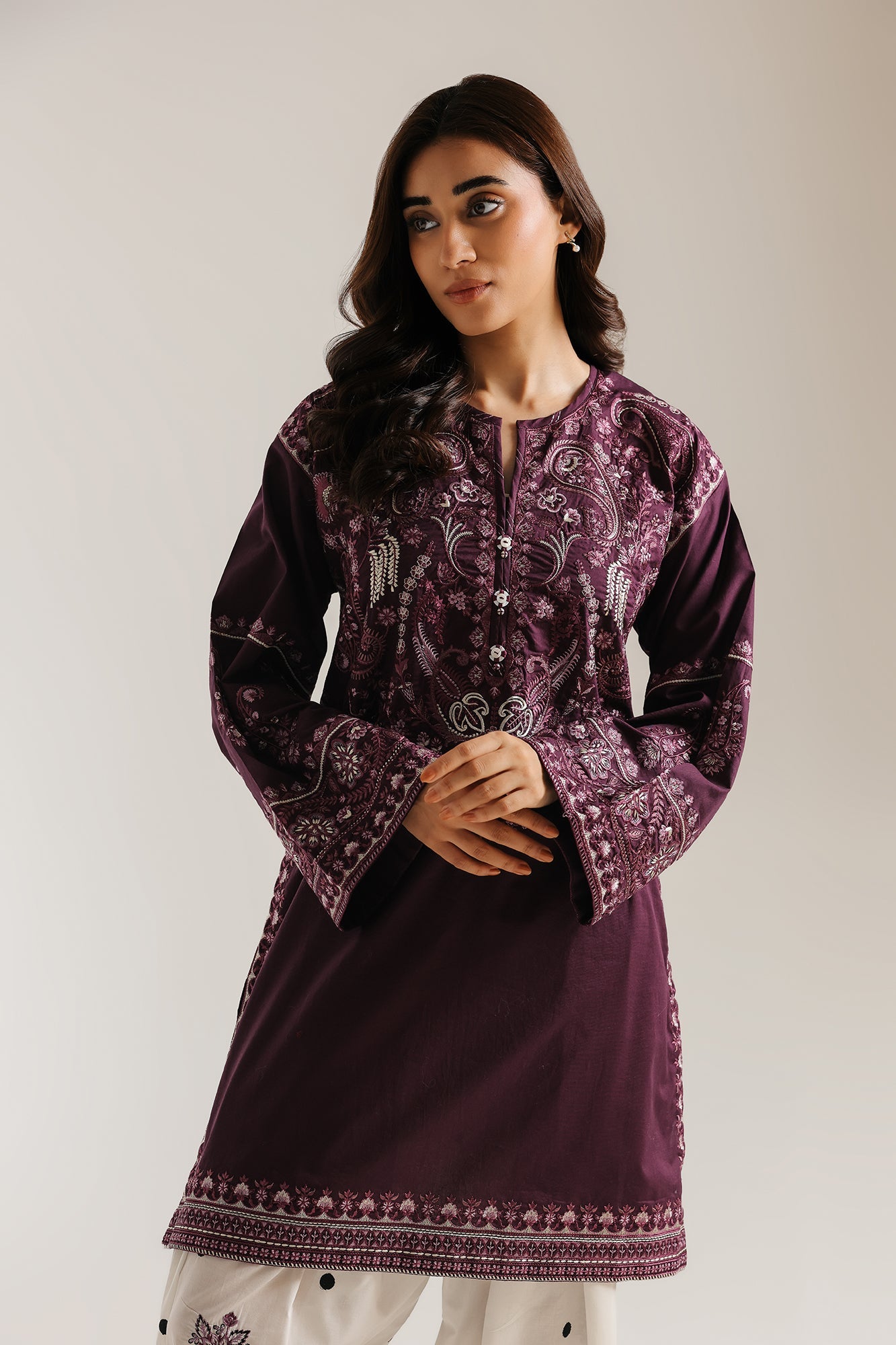 EMBROIDERED SUIT (E4435/103/516)