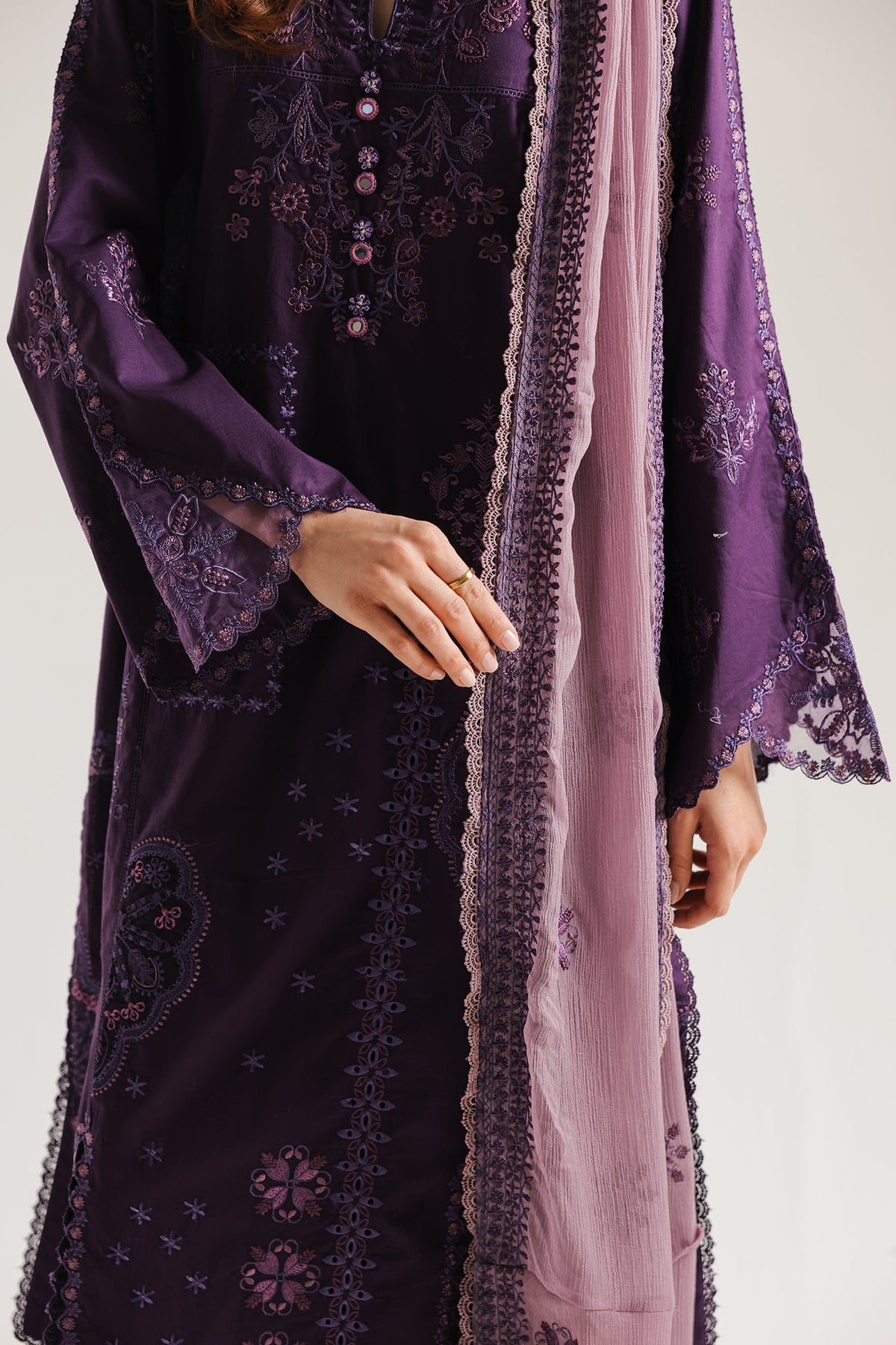 EMBROIDERED SUIT (E4442/103/505)