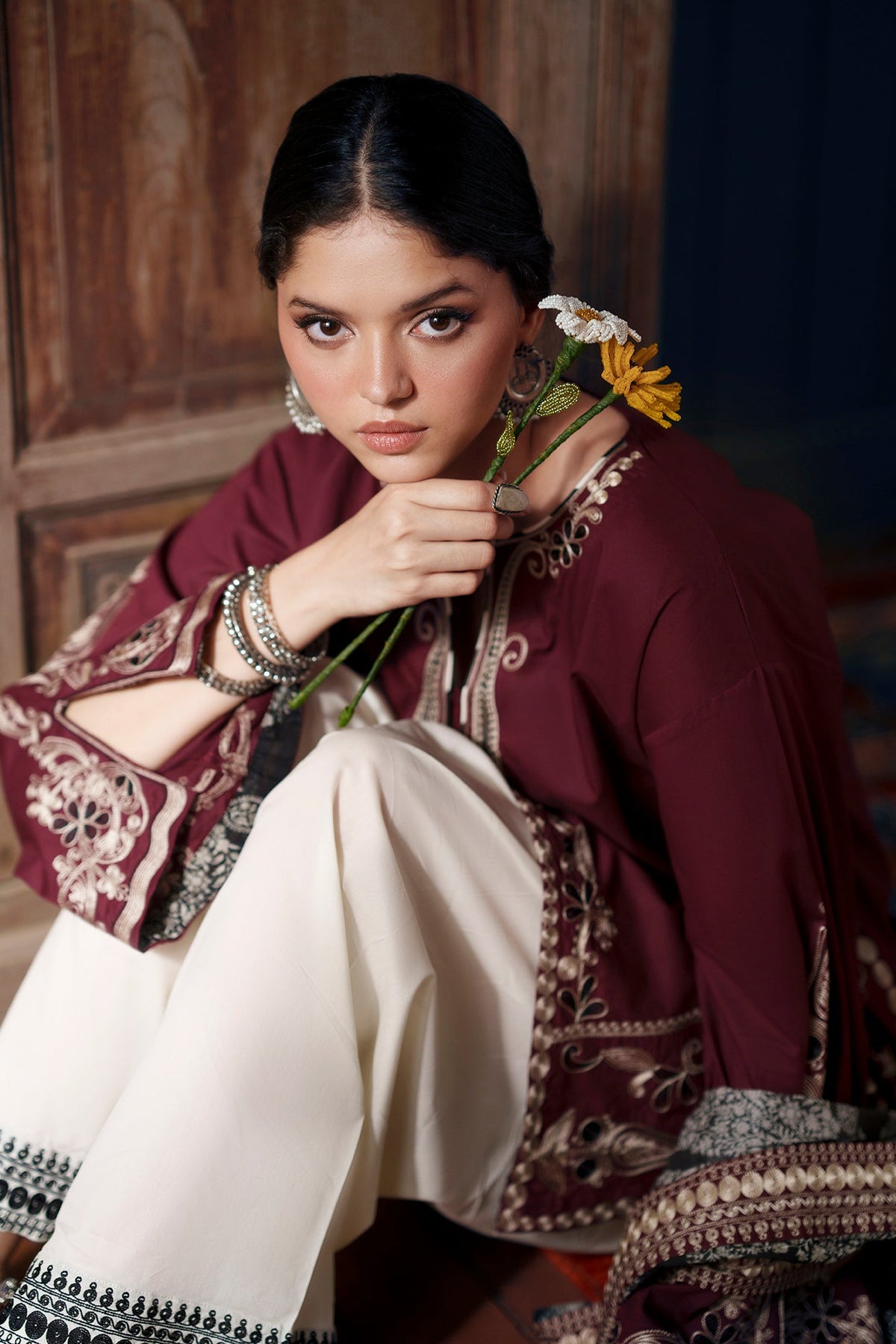 EMBROIDERED SUIT (E4448/103/304)
