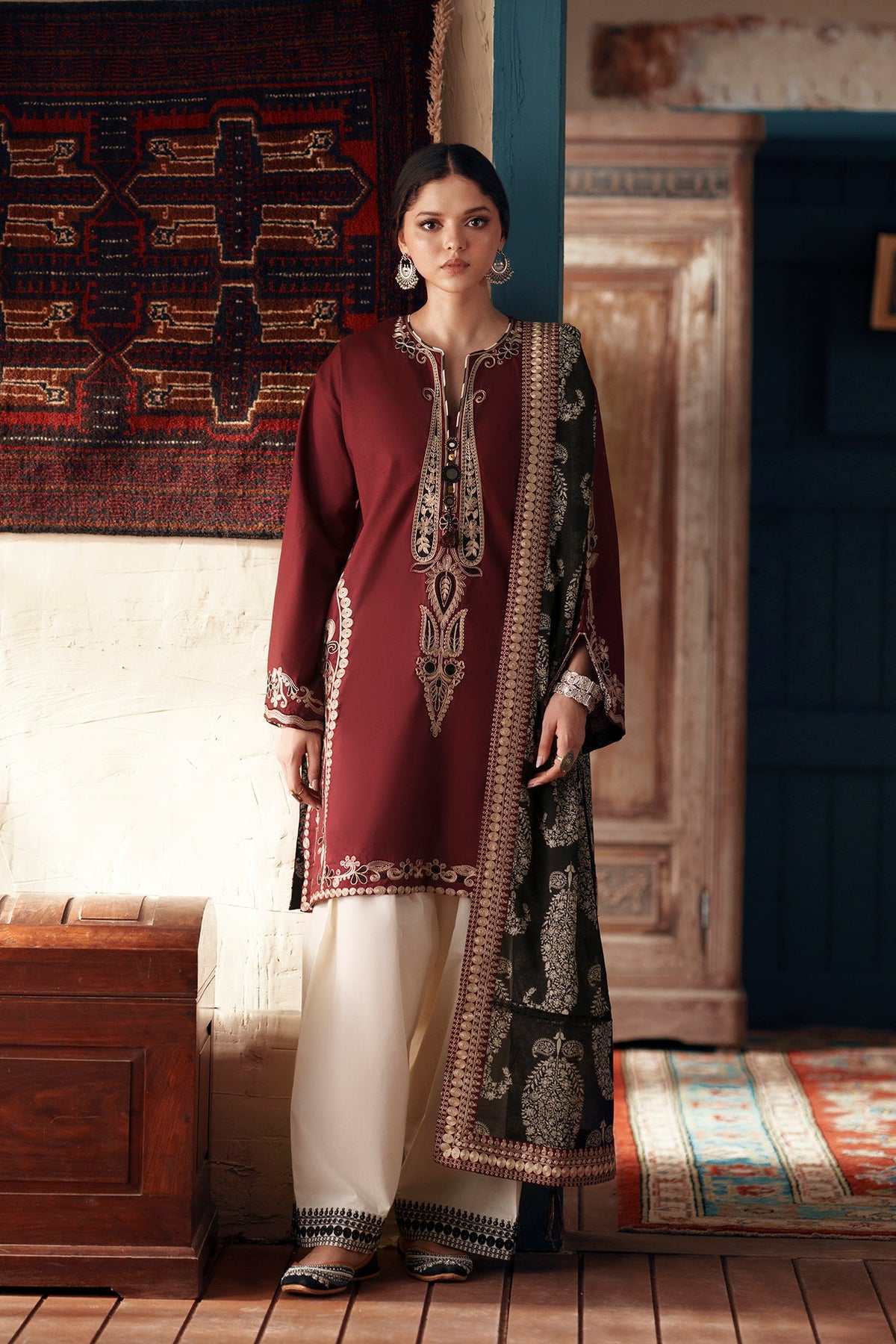 EMBROIDERED SUIT (E4448/103/304)