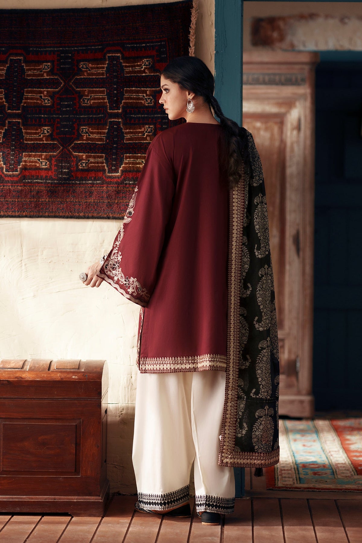 EMBROIDERED SUIT (E4448/103/304)
