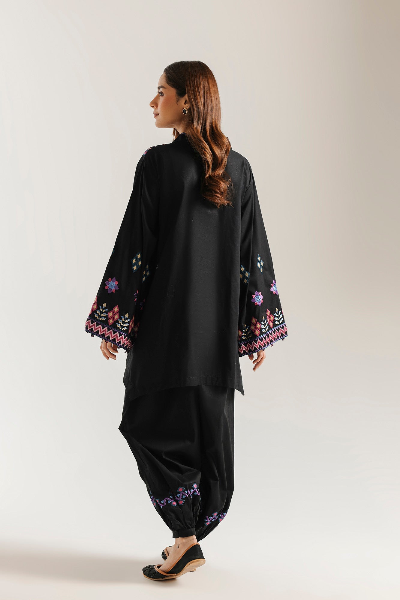 EMBROIDERED SUIT (E4452/103/901)
