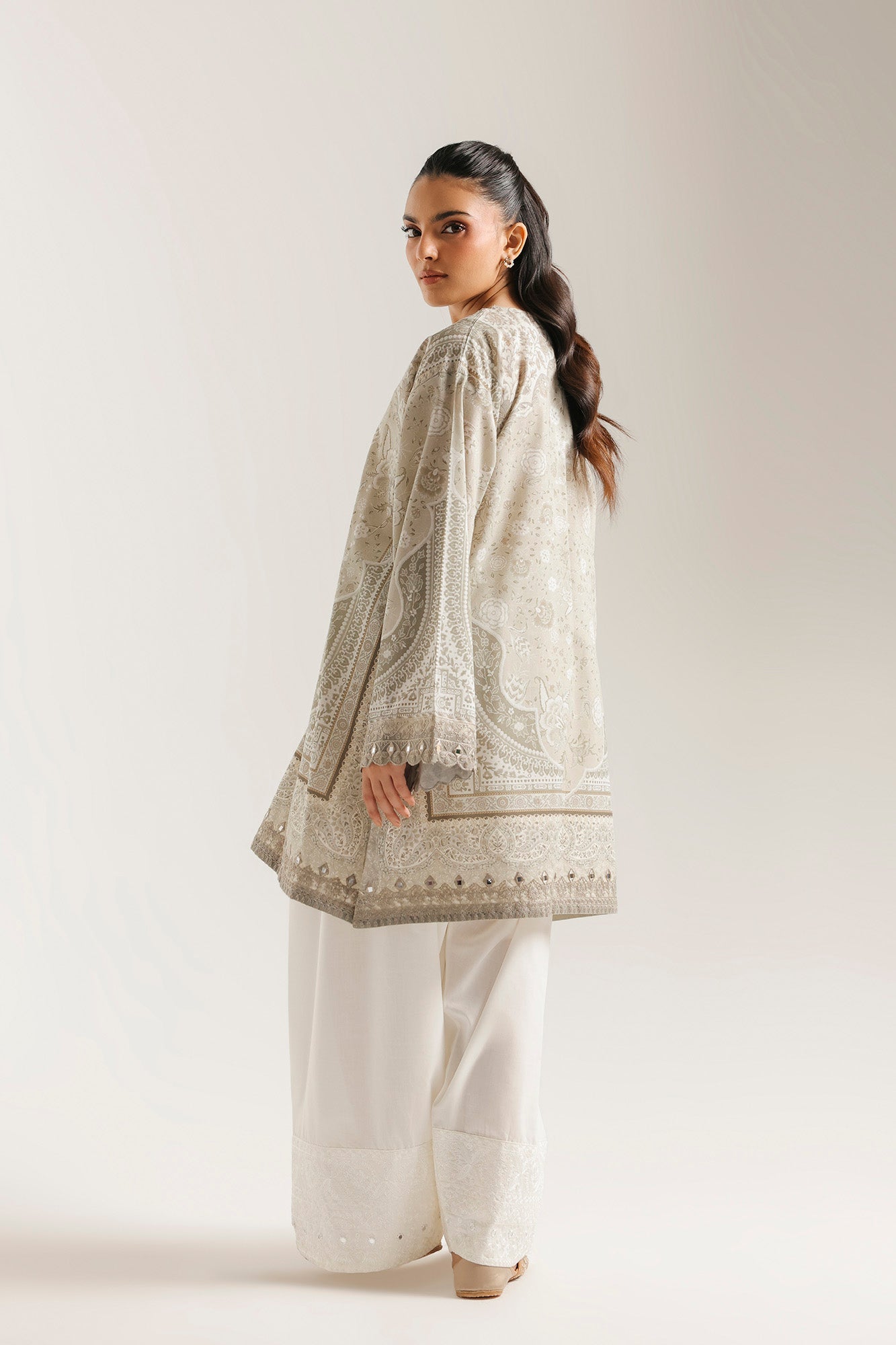 EMBROIDERED SUIT (E4461/103/006)