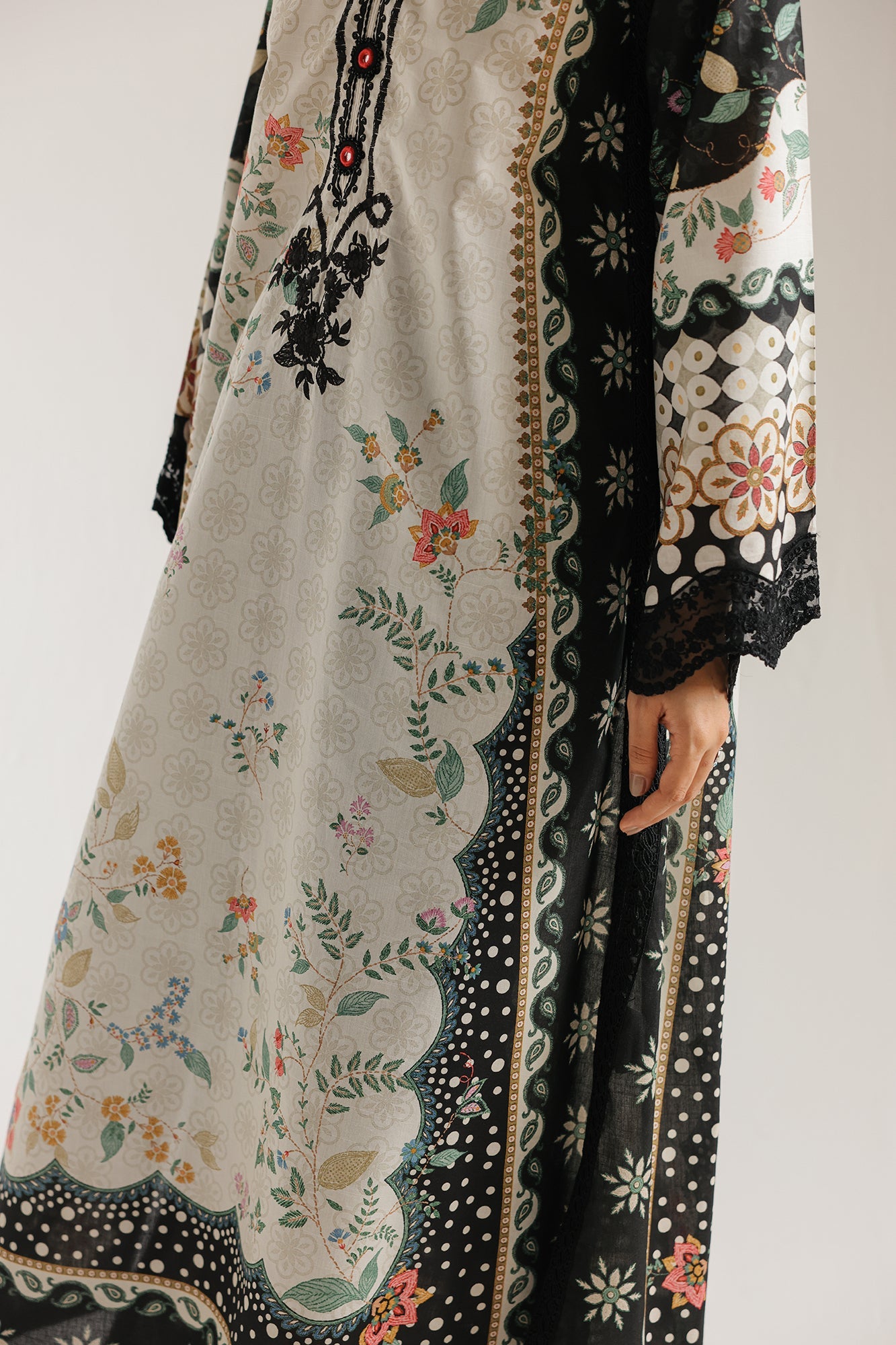 EMBROIDERED KAFTAN (E4462/103/003)
