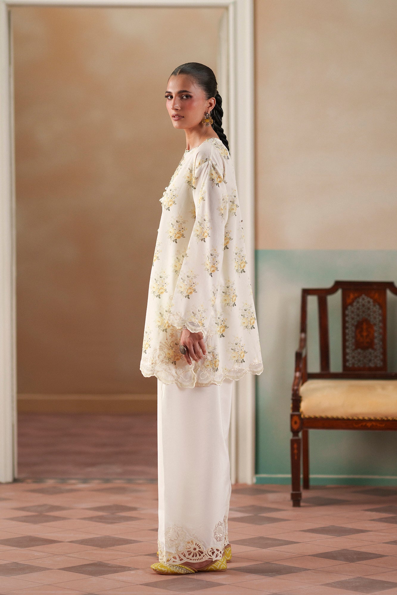 EMBROIDERED SUIT (E4464/103/005)