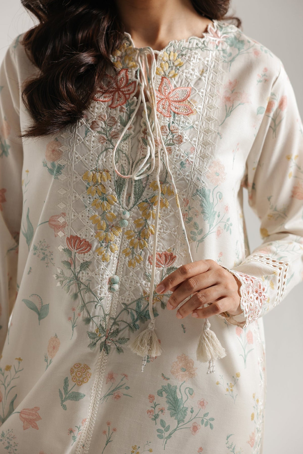 EMBROIDERED SUIT (E4466/103/006)