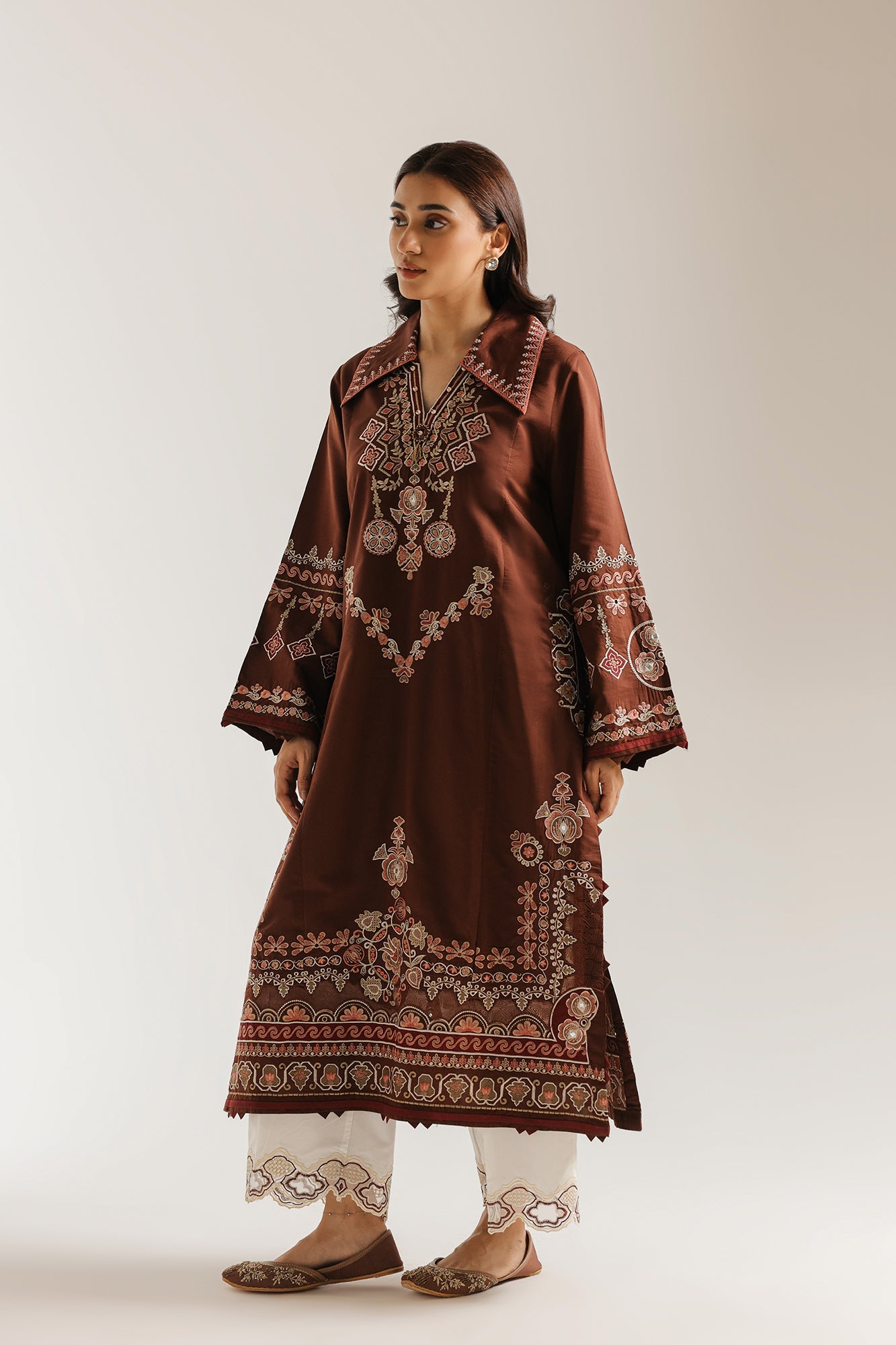 EMBROIDERED SUIT (E4473/103/802)