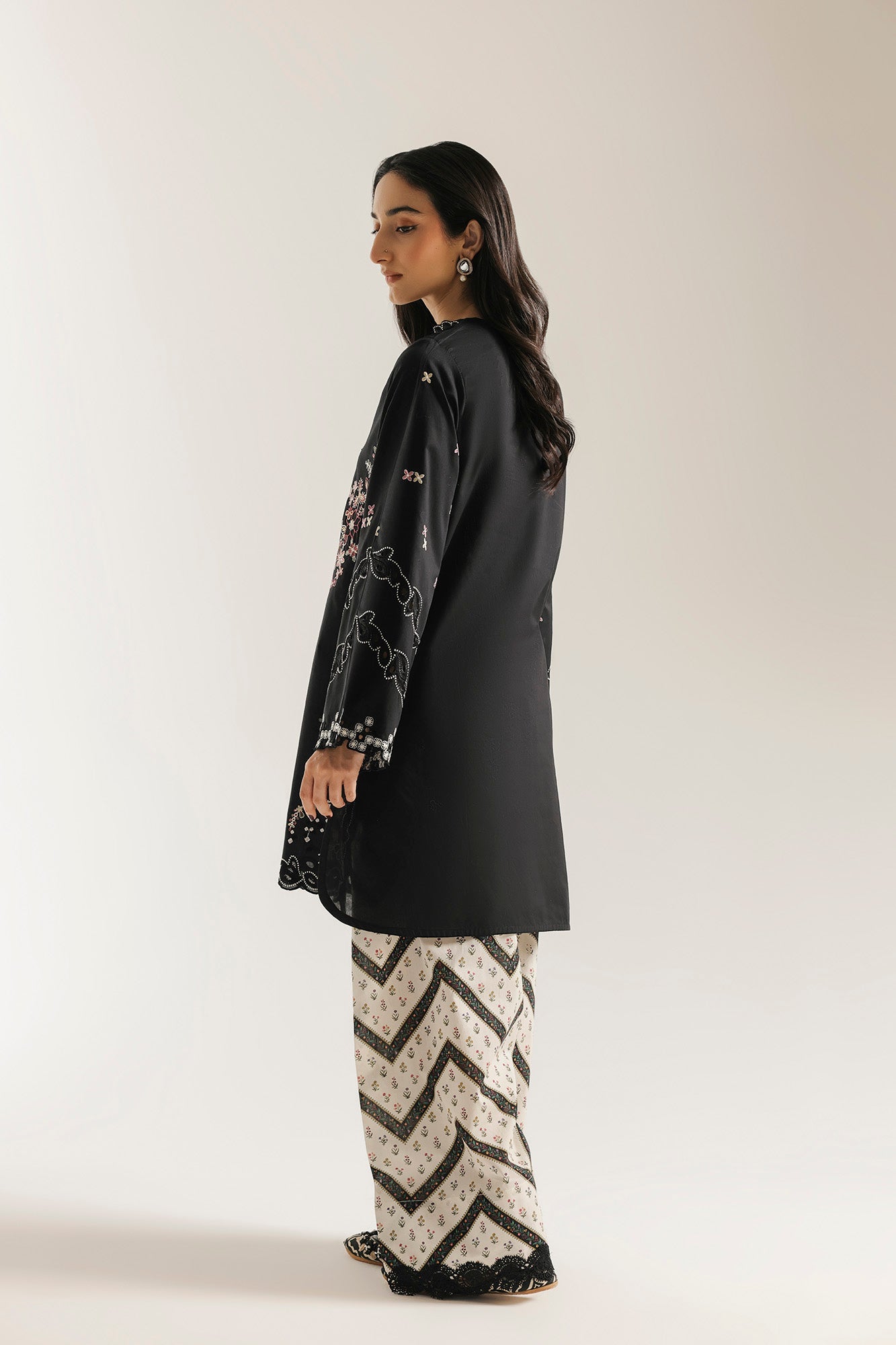 EMBROIDERED SUIT (E4479/103/902)