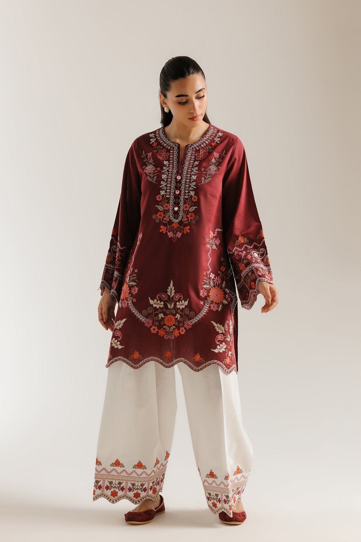 EMBROIDERED SUIT (E4483/103/319)