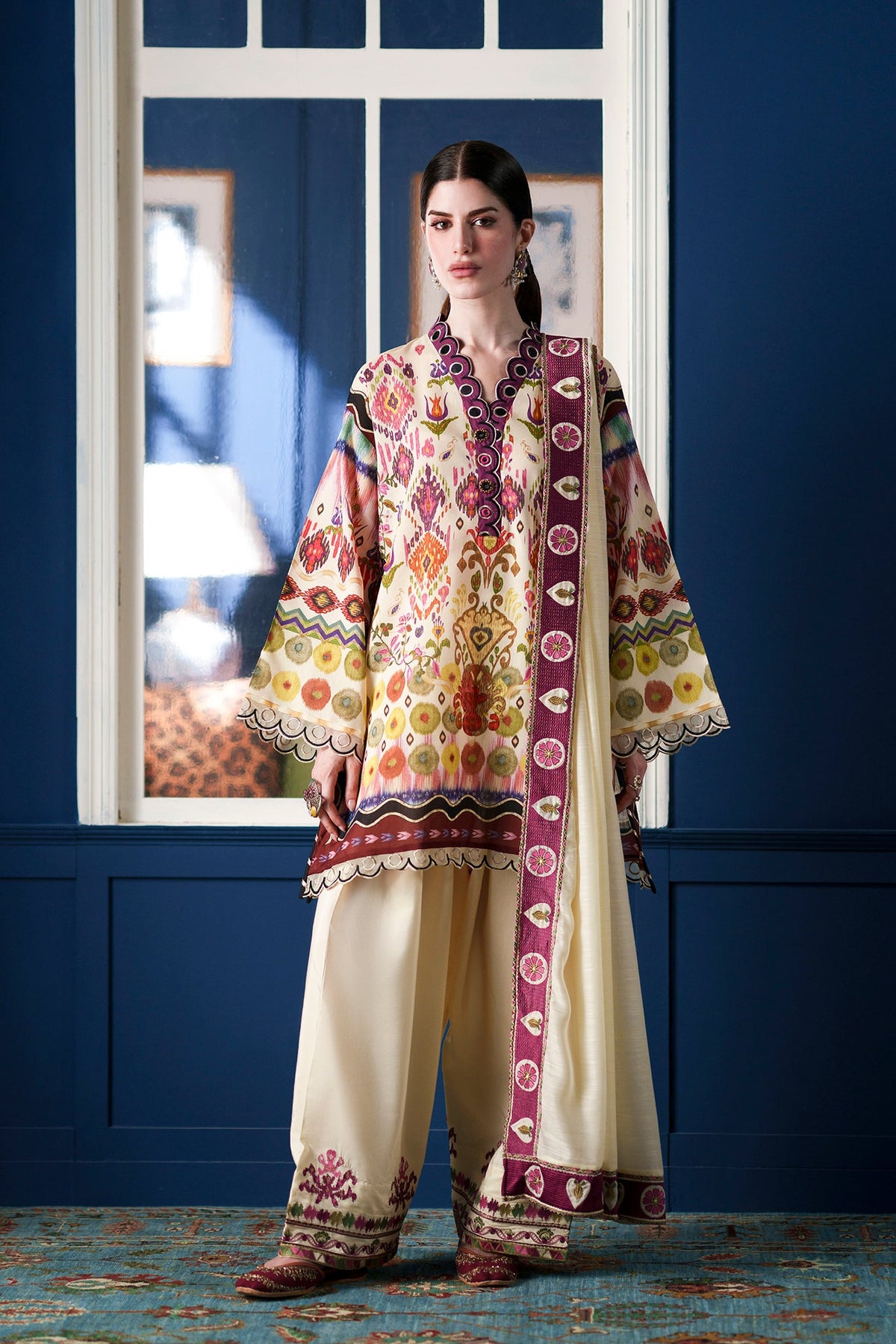 EMBROIDERED SUIT (E4484/103/115)