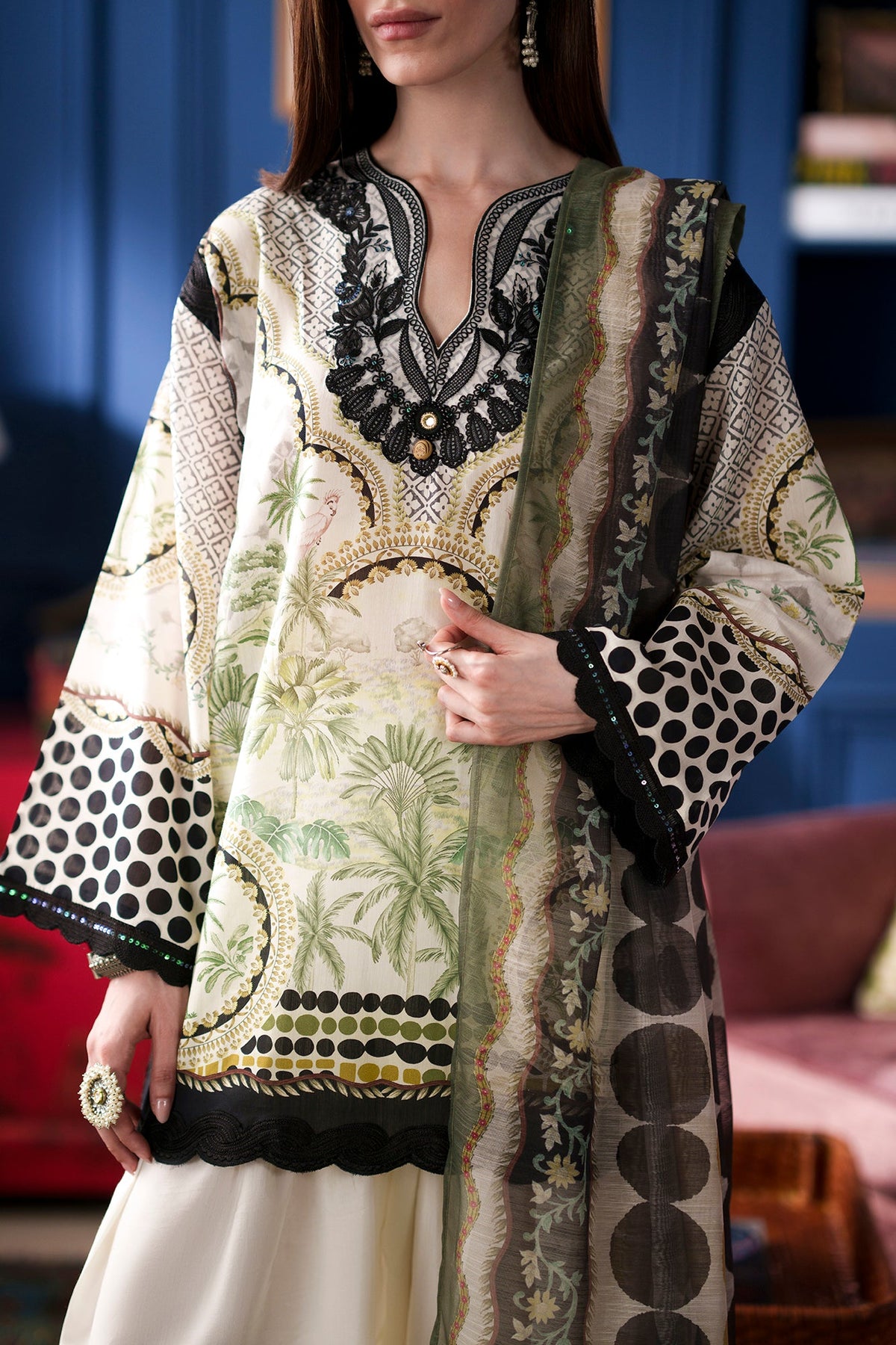 EMBROIDERED SUIT (E4485/103/002)