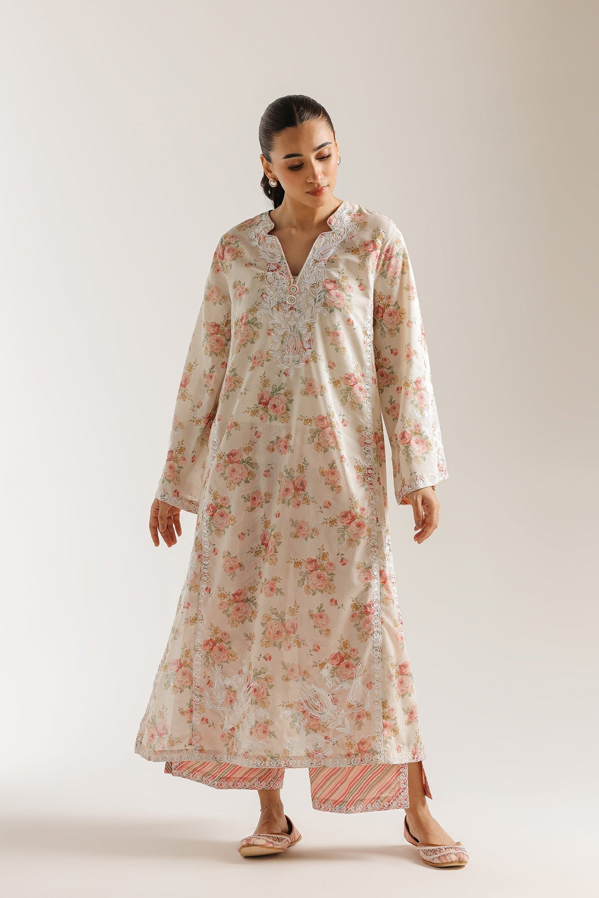 EMBROIDERED SUIT (E4489/103/005)