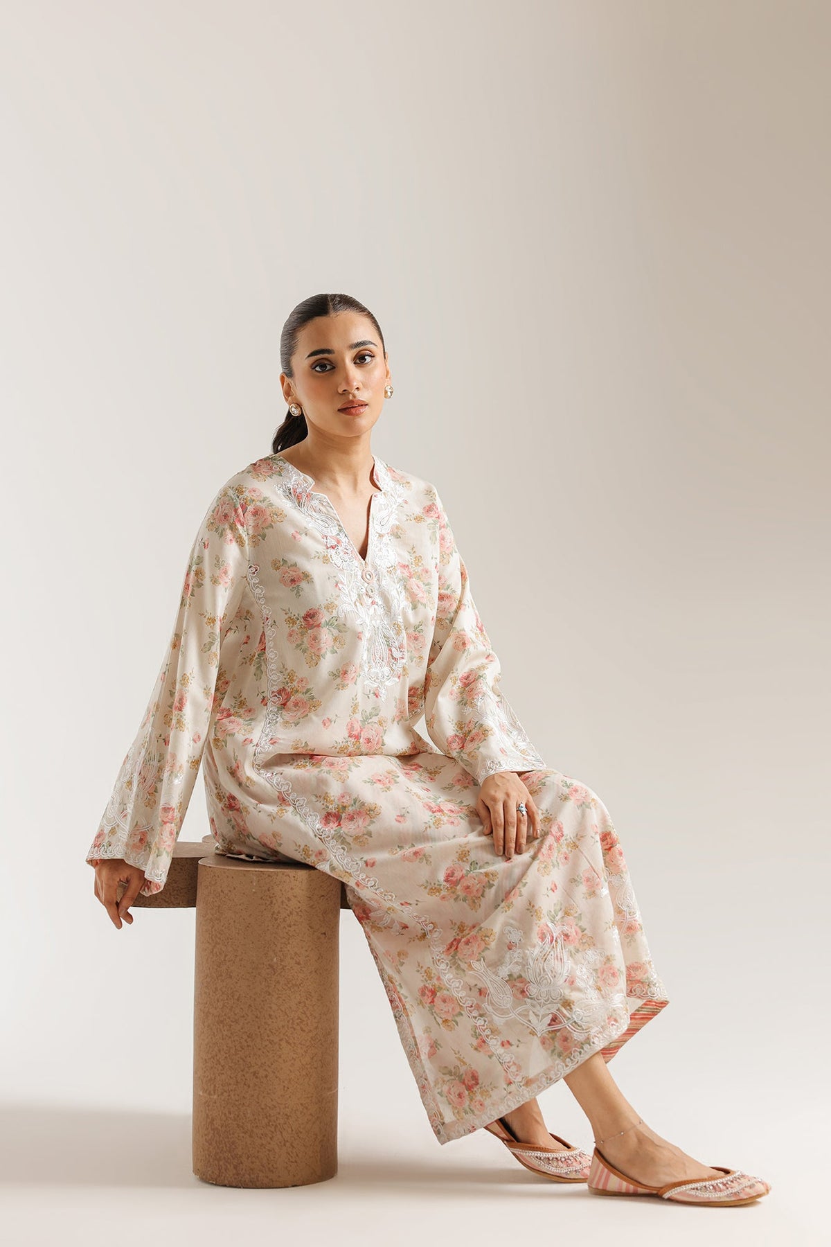 EMBROIDERED SUIT (E4489/103/005)