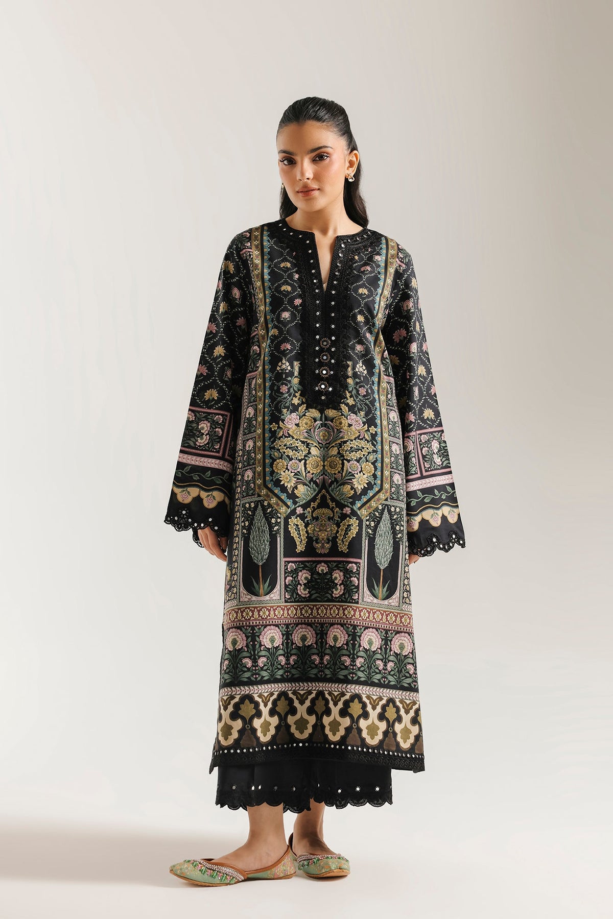 EMBROIDERED SUIT (E4498/103/902)