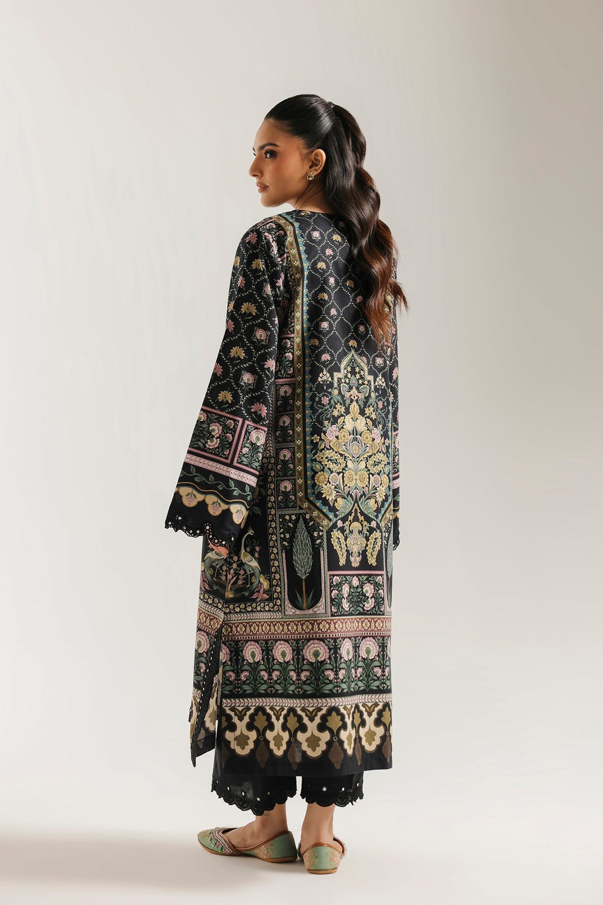 EMBROIDERED SUIT (E4498/103/902)