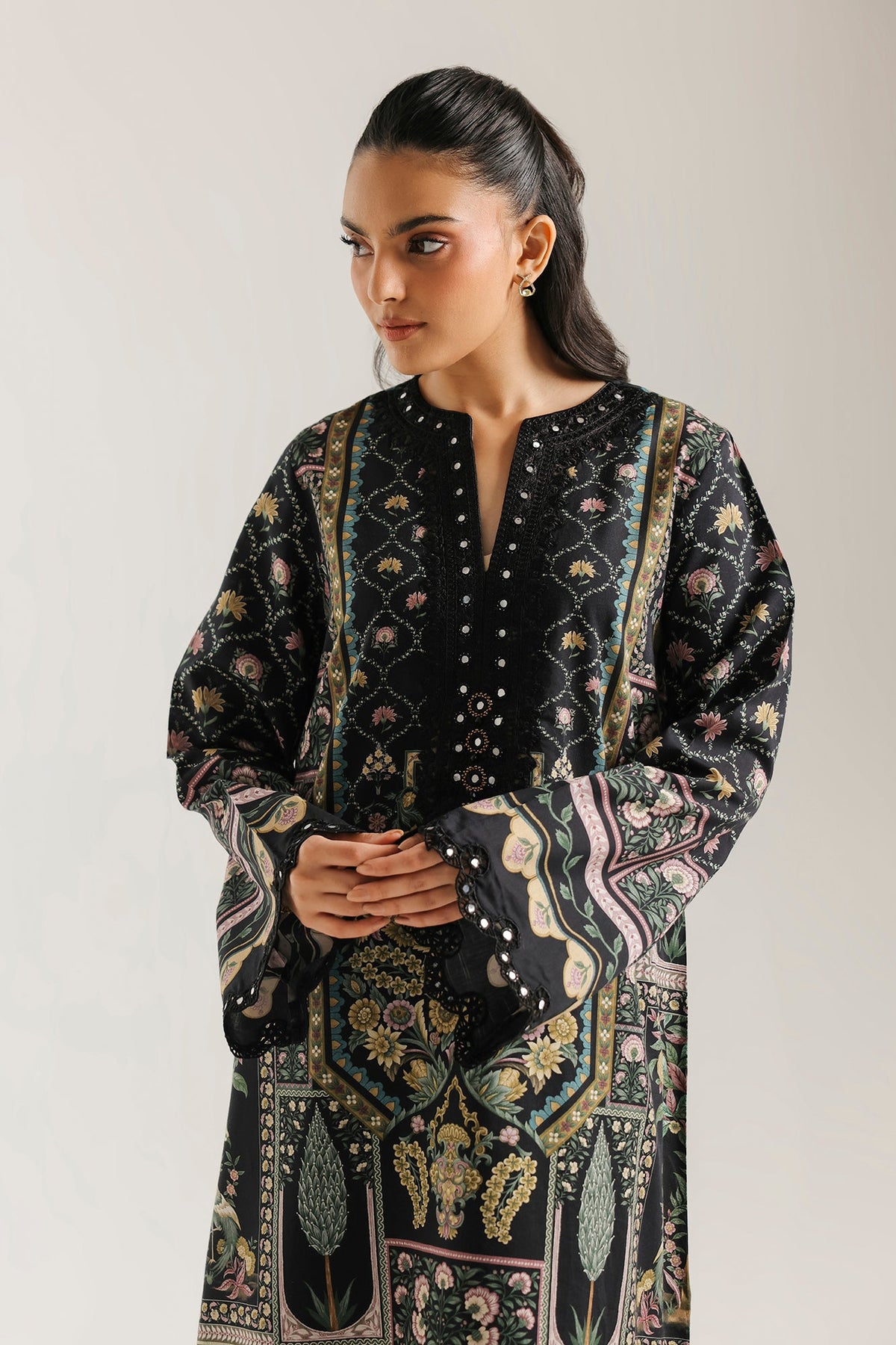 EMBROIDERED SUIT (E4498/103/902)