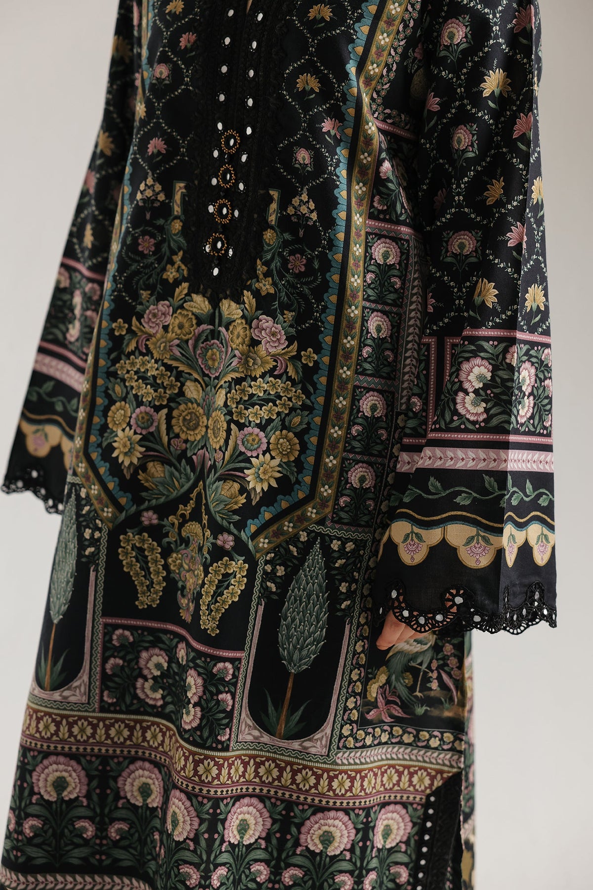 EMBROIDERED SUIT (E4498/103/902)