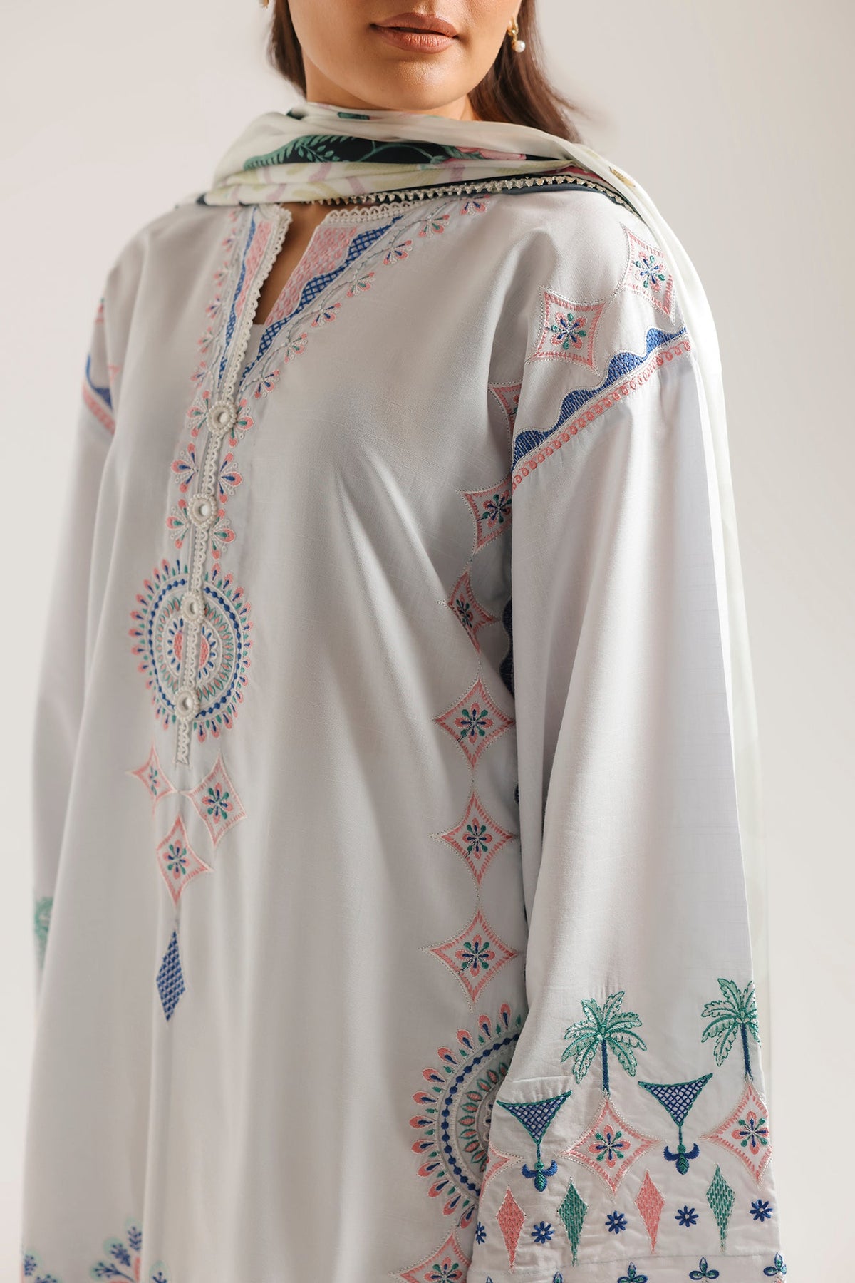 EMBROIDERED SUIT (E4506/103/617)